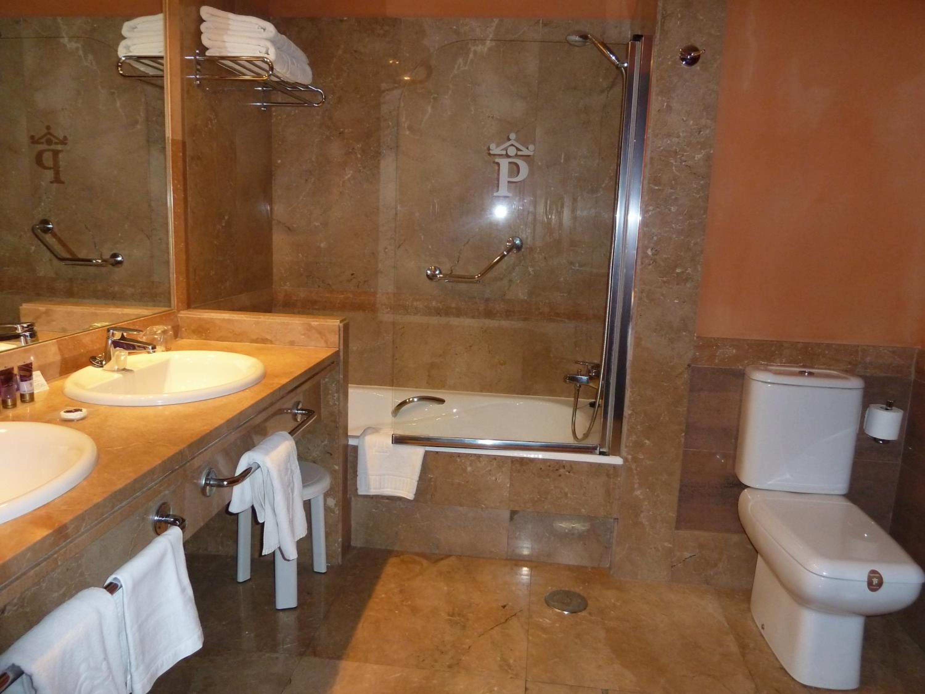 Standard Double Room - Photo 2