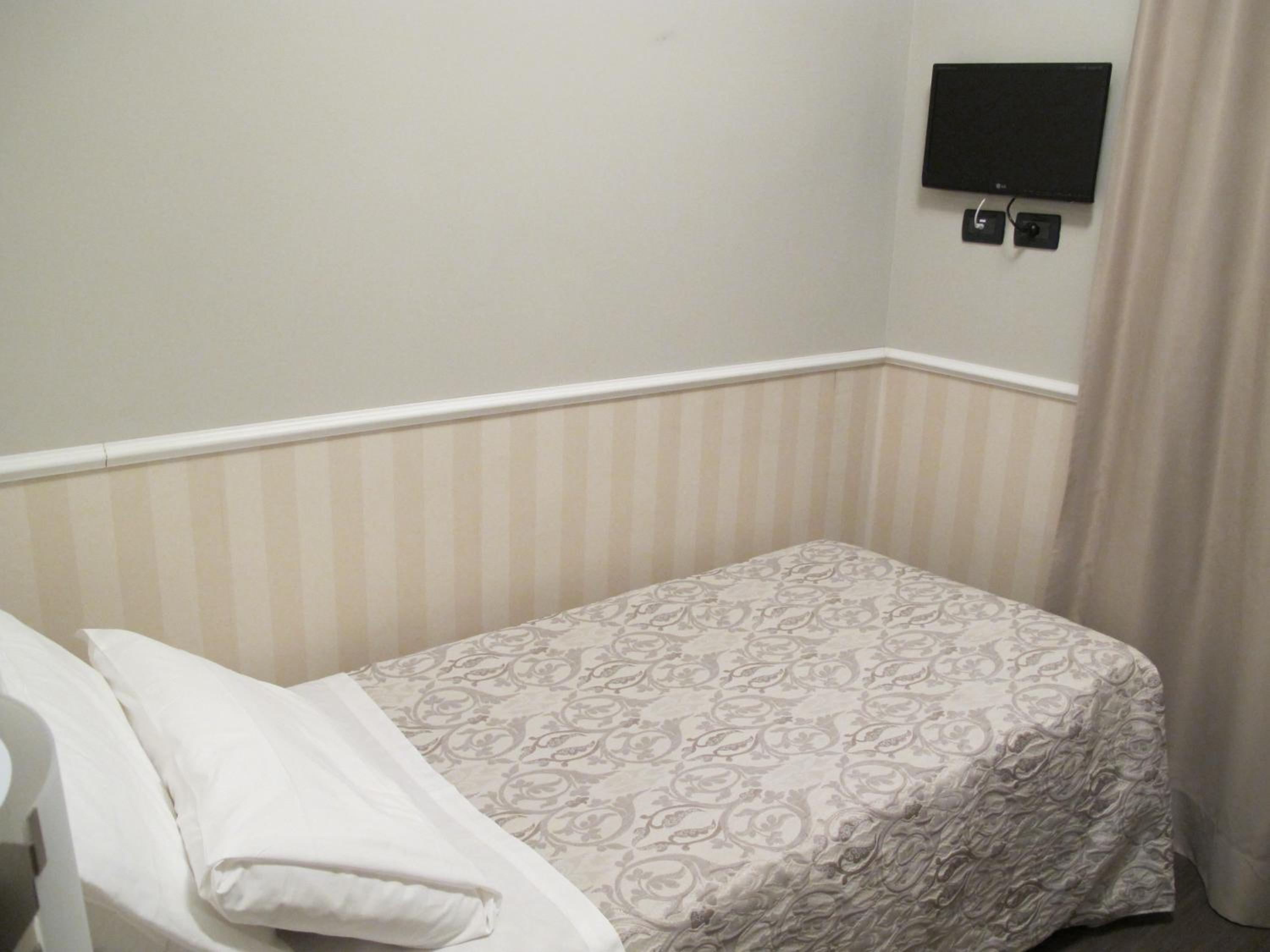 Single Room photo 3