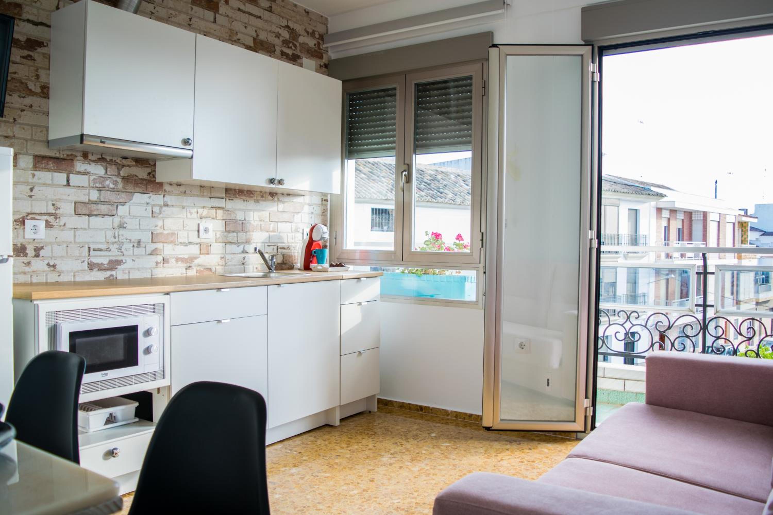 Deluxe Double Room with Balcony - Photo 33