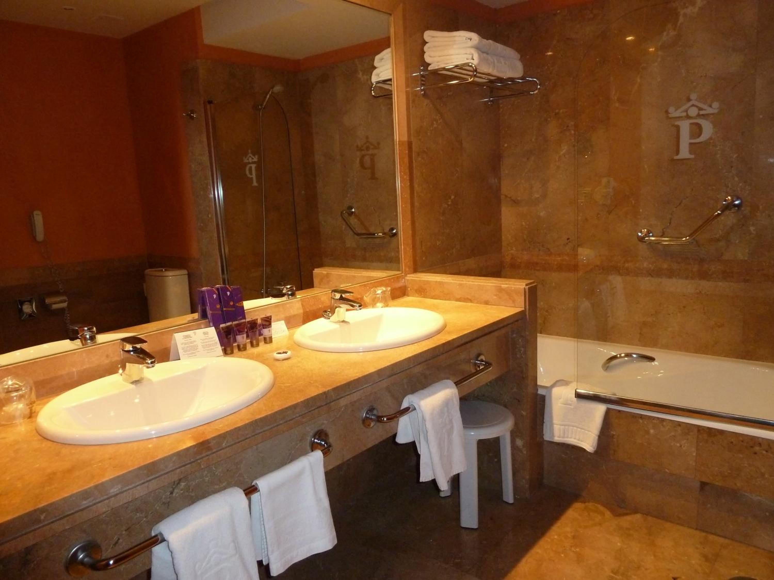 Standard Double Room - Photo 6