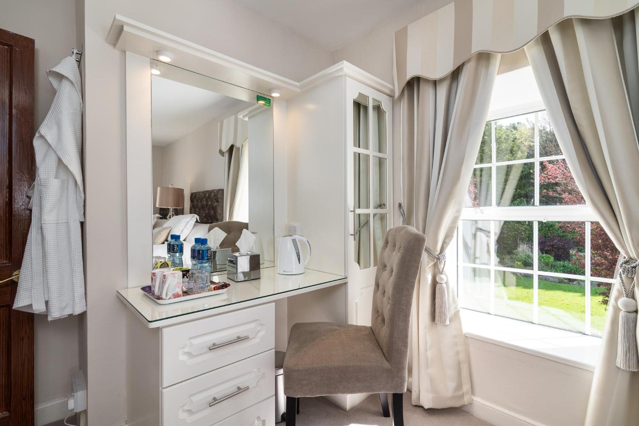 Standard Twin room with Separate Private Shower and Toilet - Photo 1