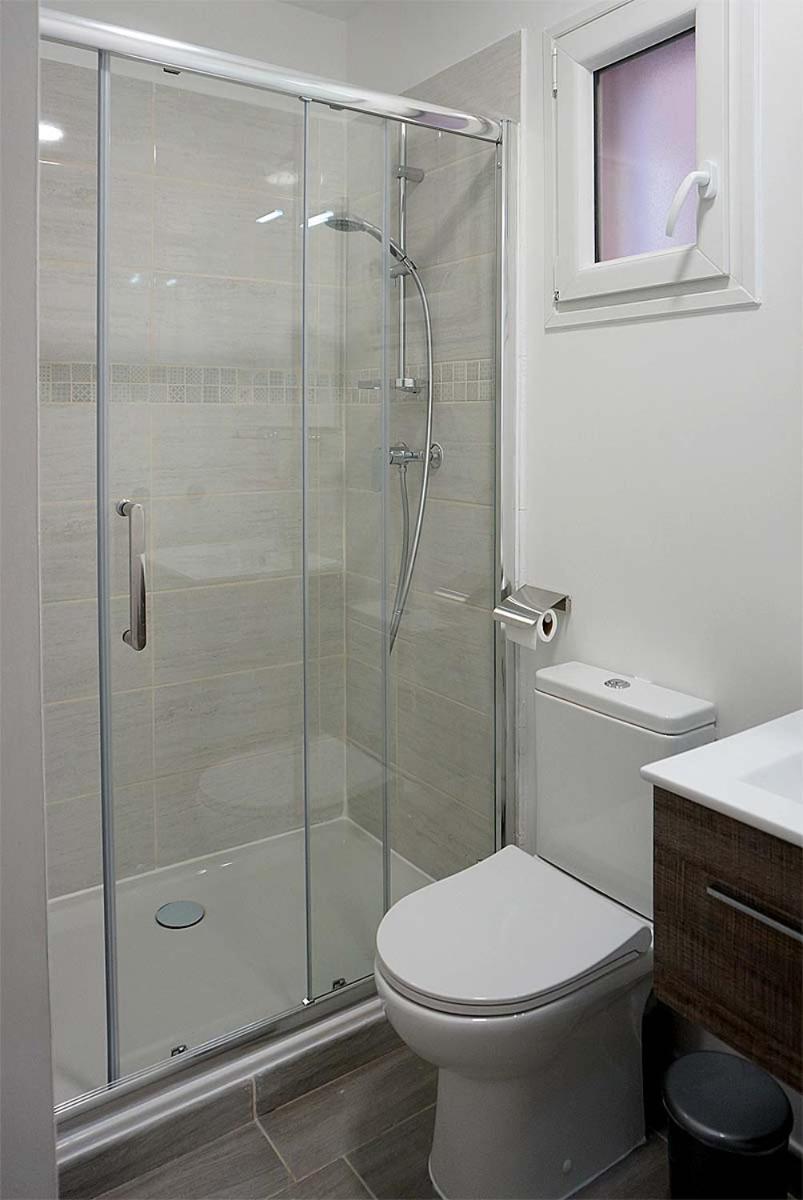 Double or Twin Room with Air Conditioning and Garden Views - Photo 3
