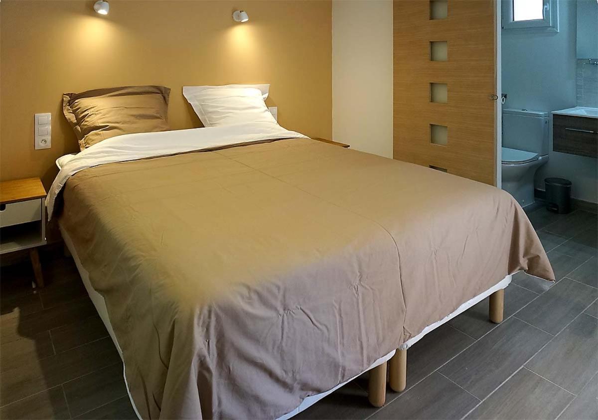 Double or Twin Room with Air Conditioning and Garden Views - Photo 2