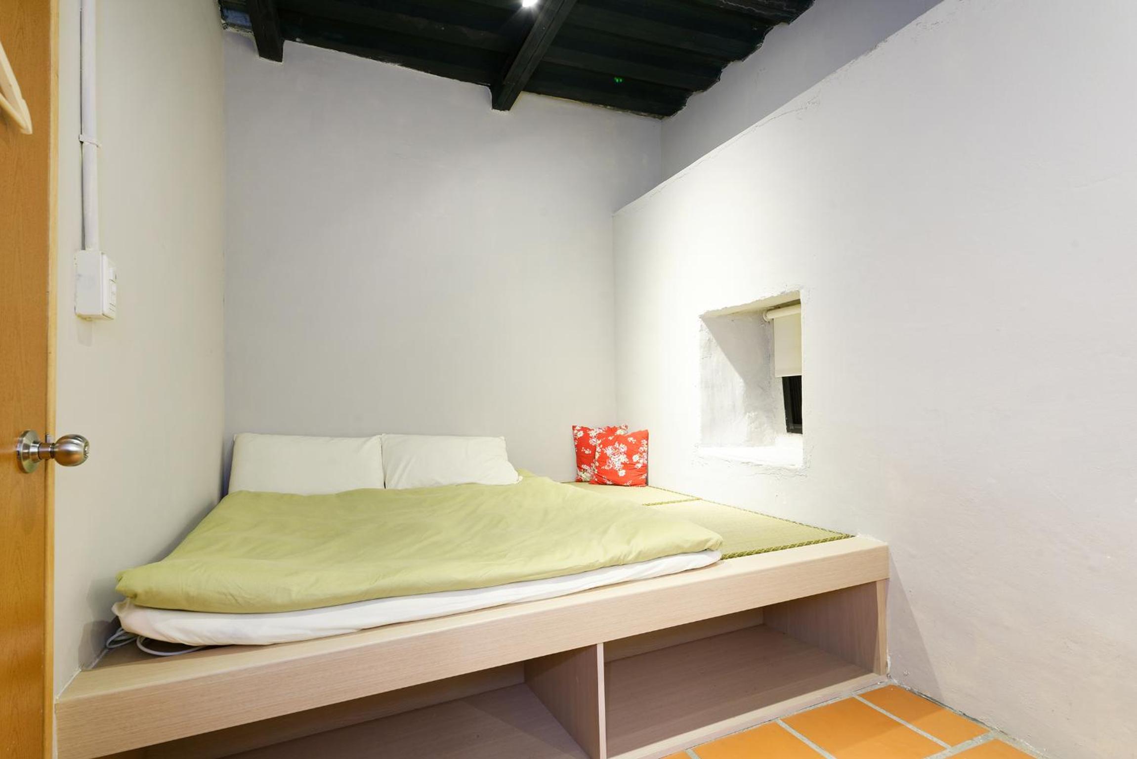 Small Double Room with Shared Bathroom photo 1