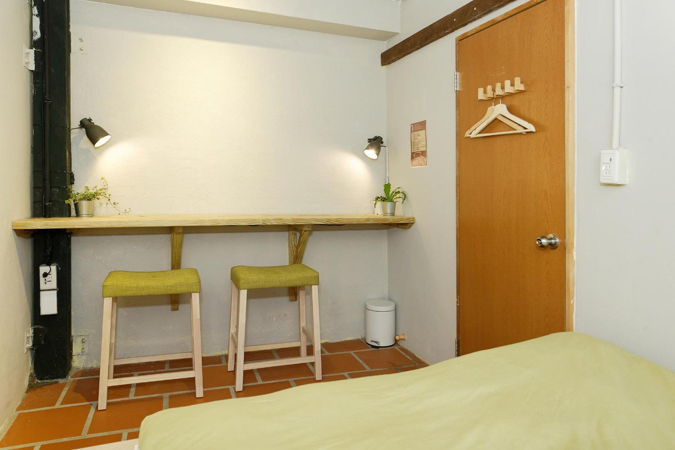 Small Double Room with Shared Bathroom photo 2