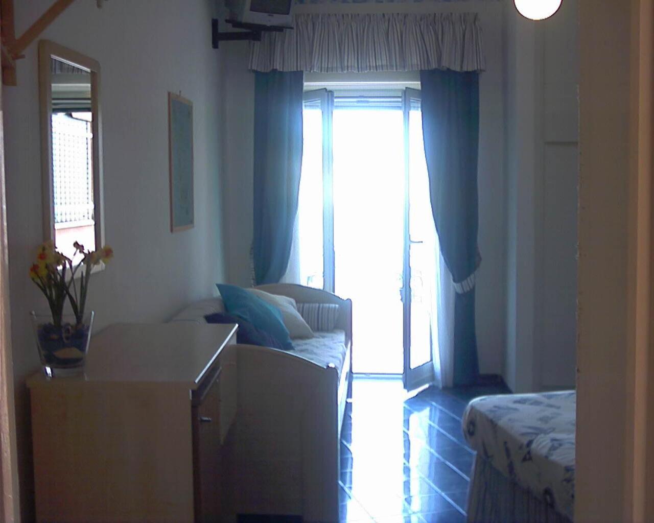 Standard Triple Room photo 2