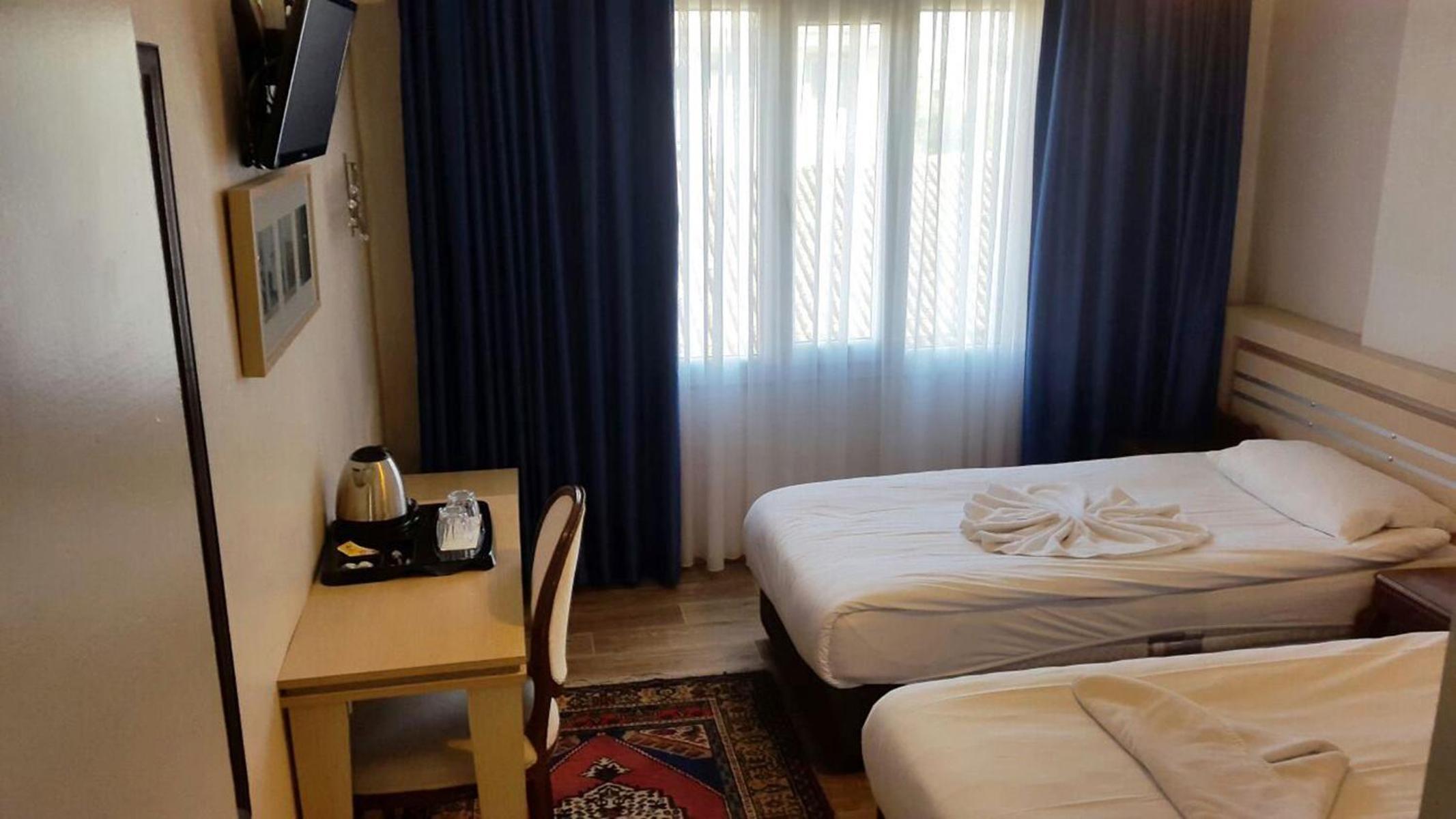 Twin Room - Photo 3