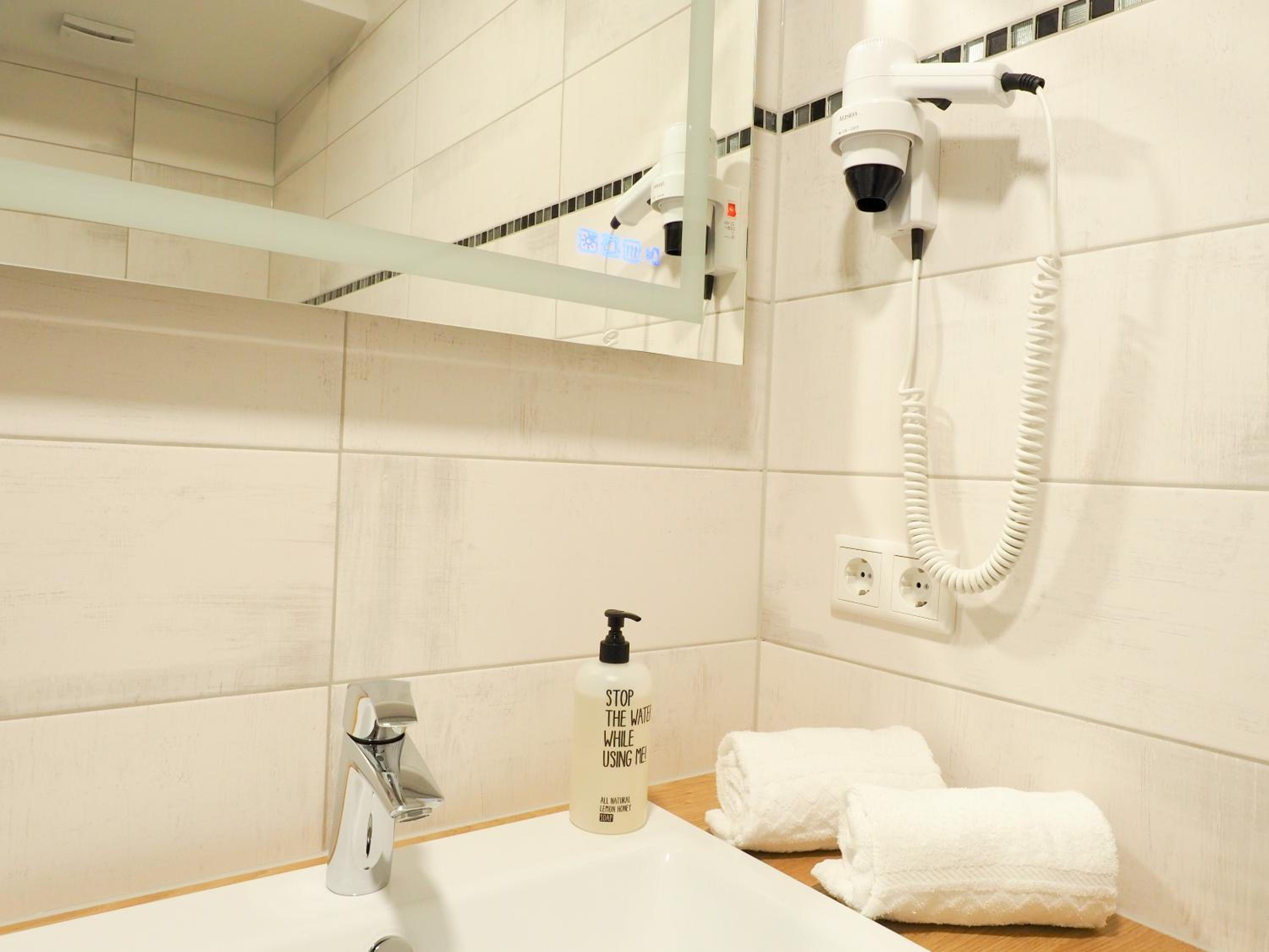 Standard Double Room - Photo 6