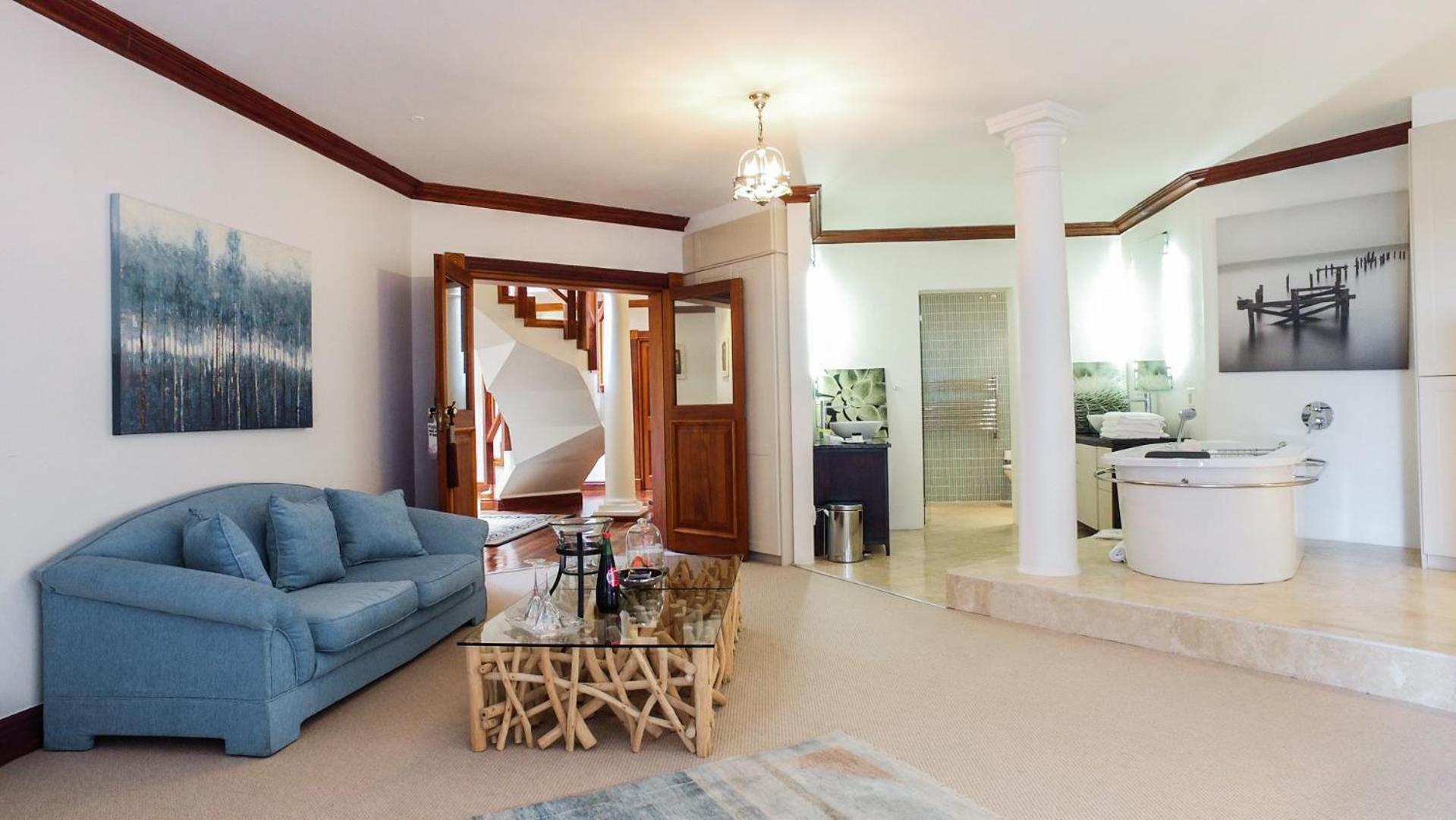 Suite - Photo 7