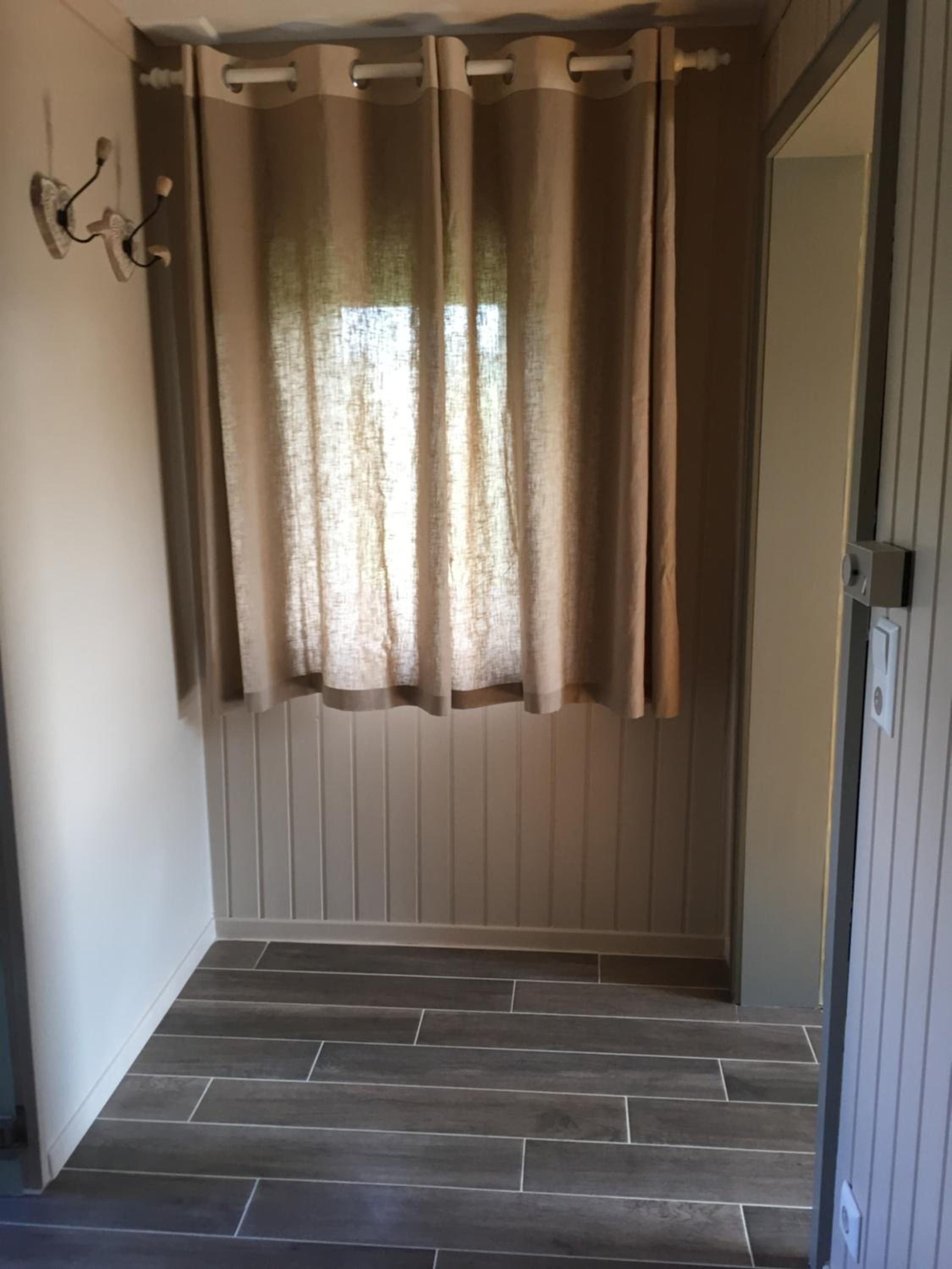 Deluxe Double Room with Shower - Photo 5