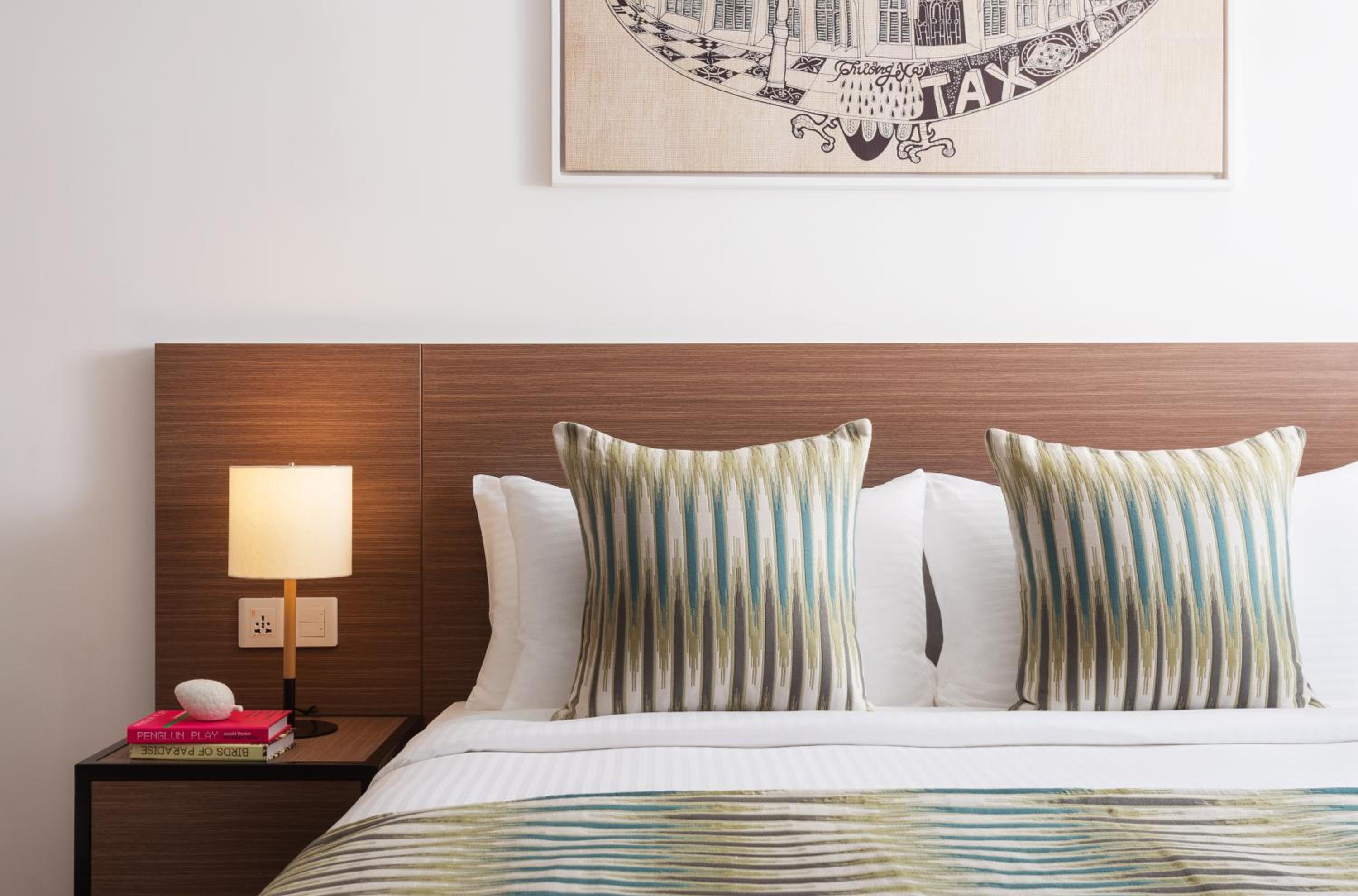 Deluxe Queen Room City View photo 3