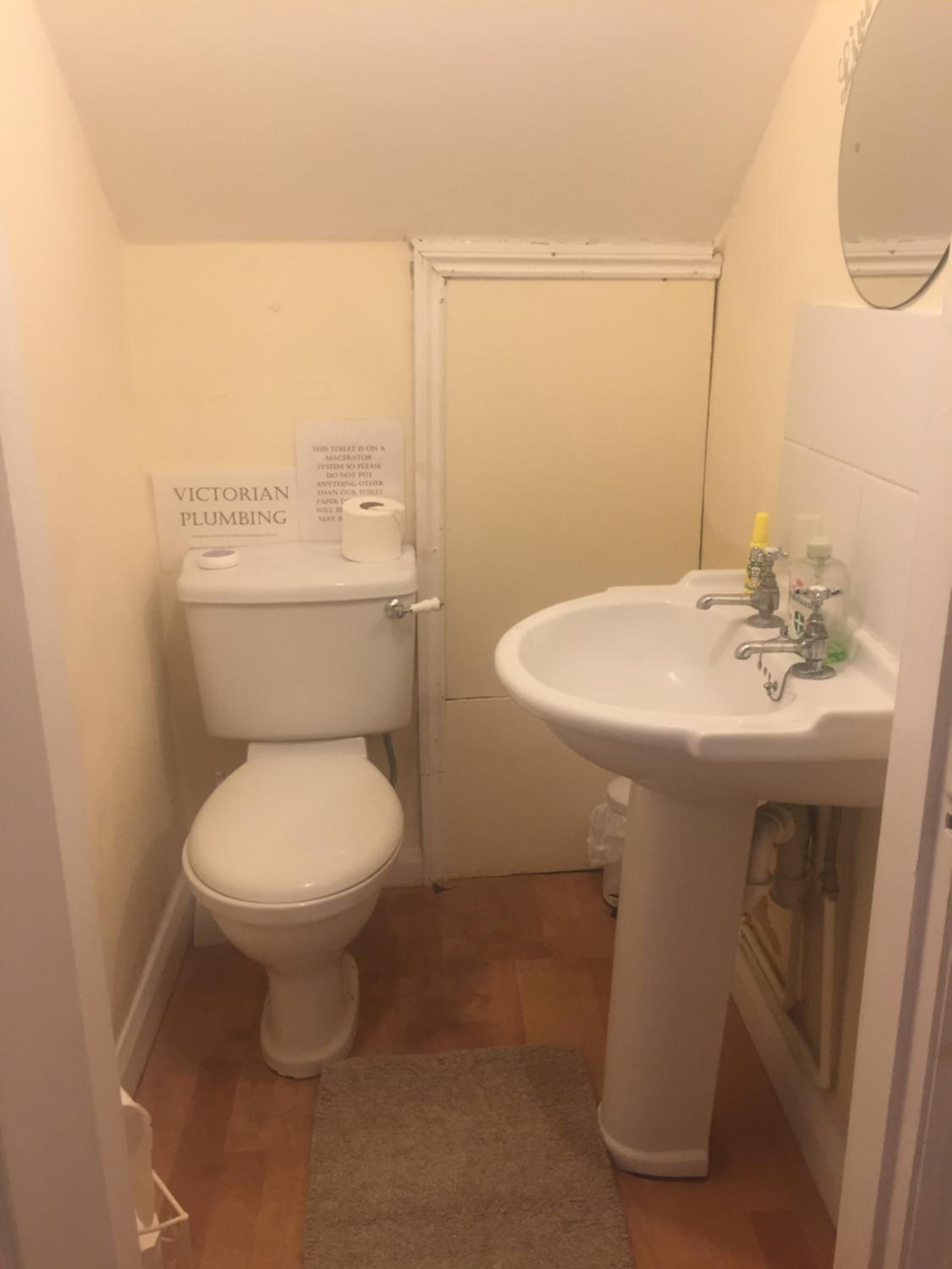 Apartment with Shower - Photo 2