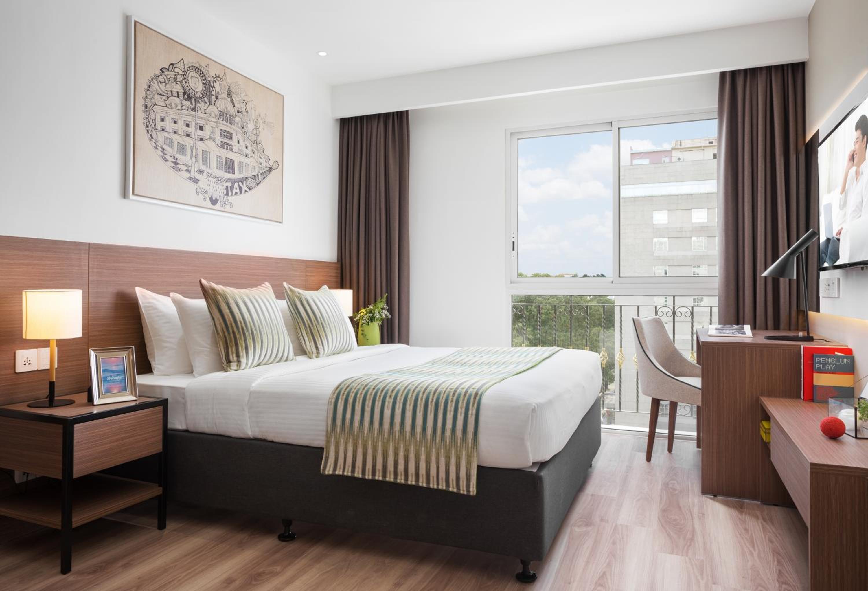 Deluxe Queen Room City View photo 2