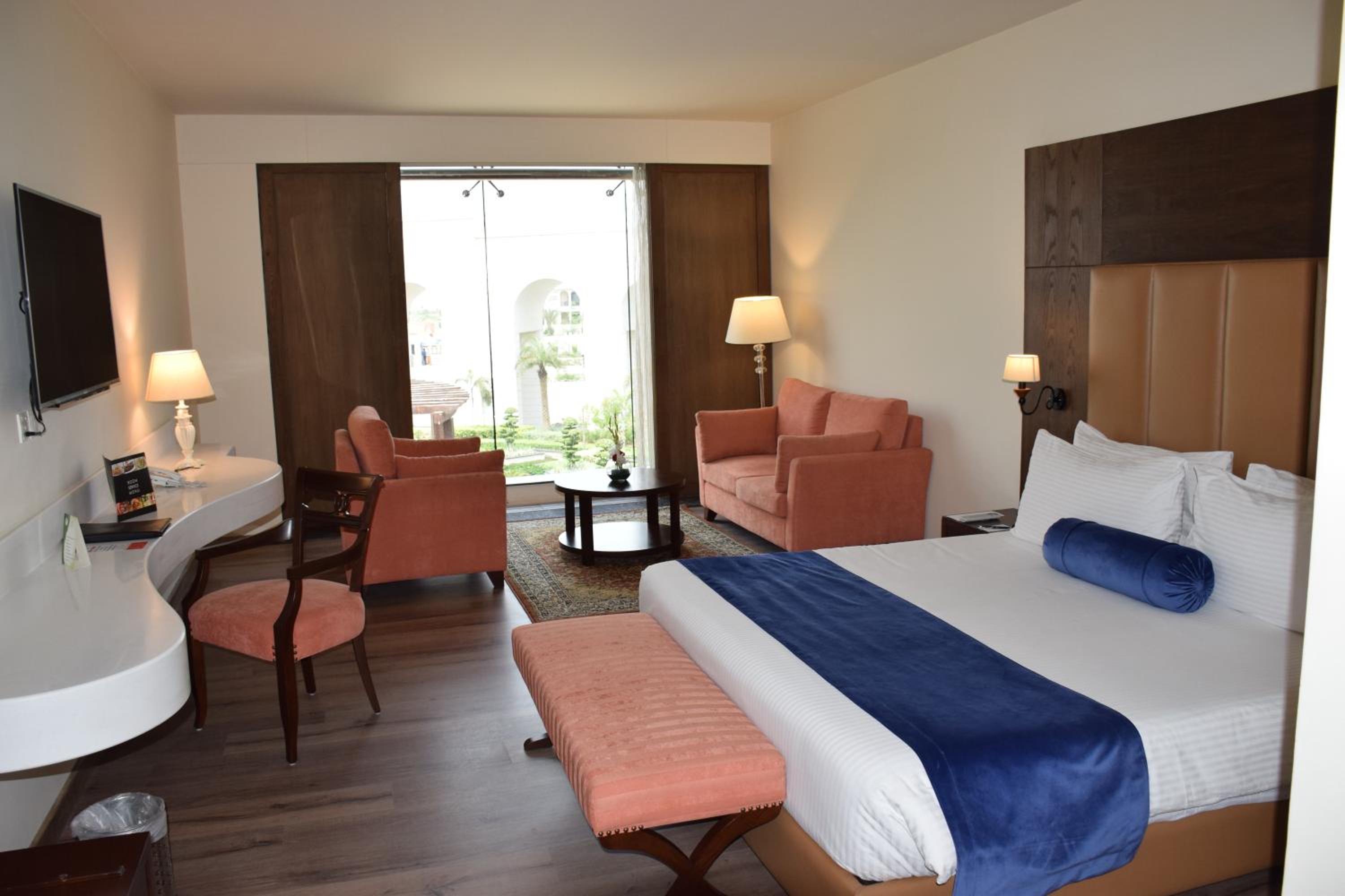 Deluxe Double Room (2 Adults + 1 Child)