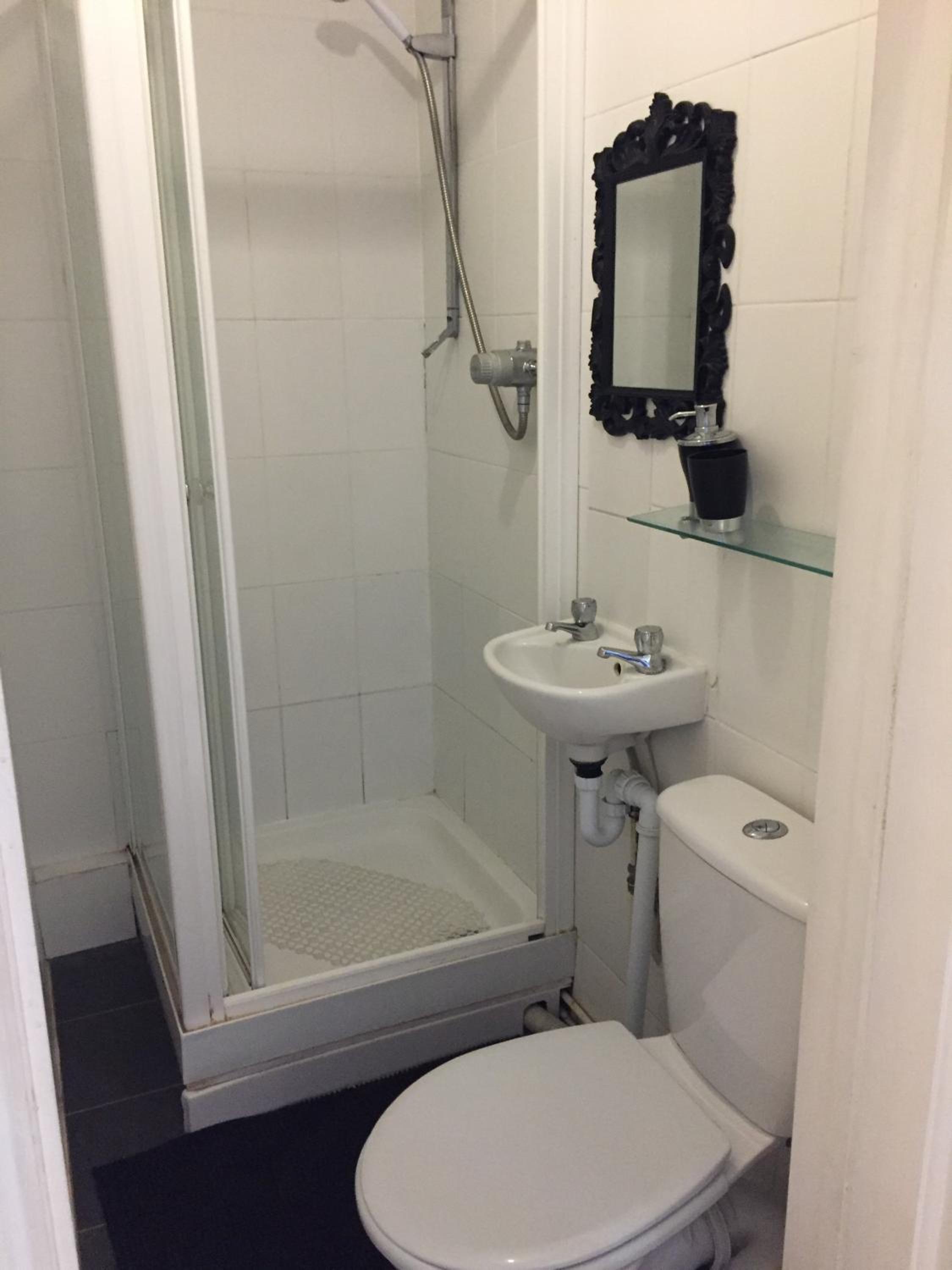 Deluxe Double Room with Shower - Photo 2