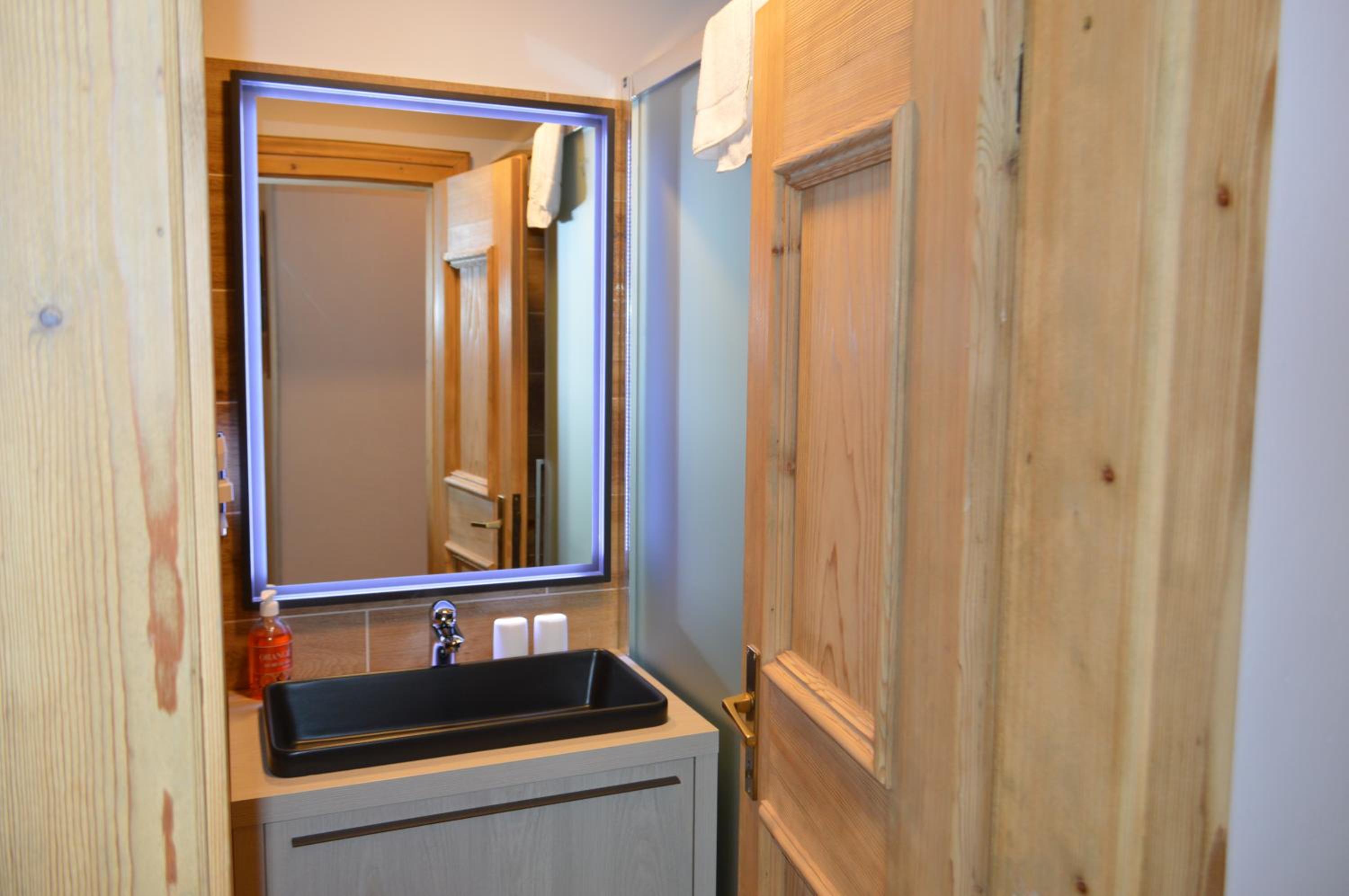 Double or Twin Room - Photo 3