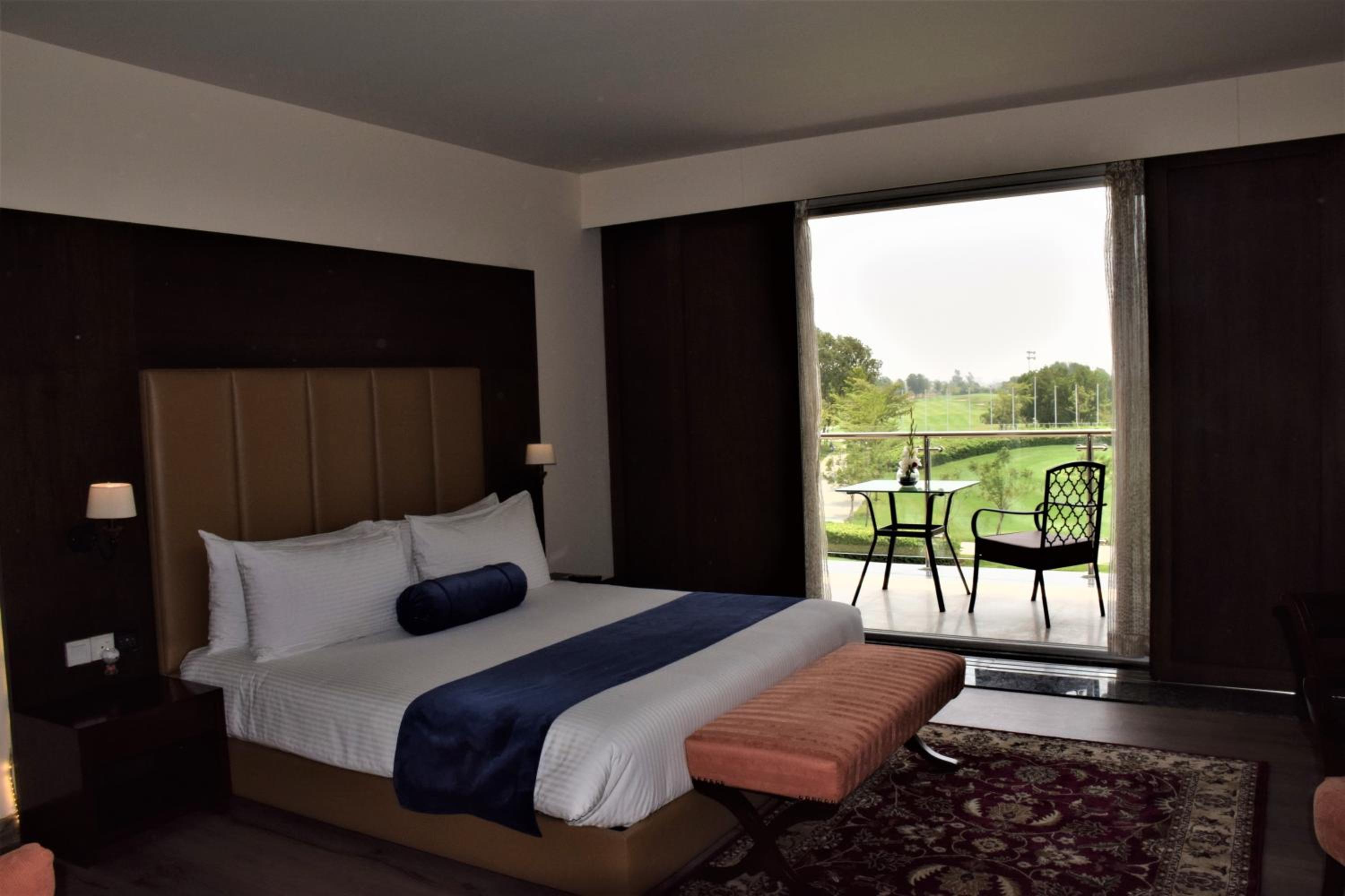 Deluxe Double Room (2 Adults + 1 Child)