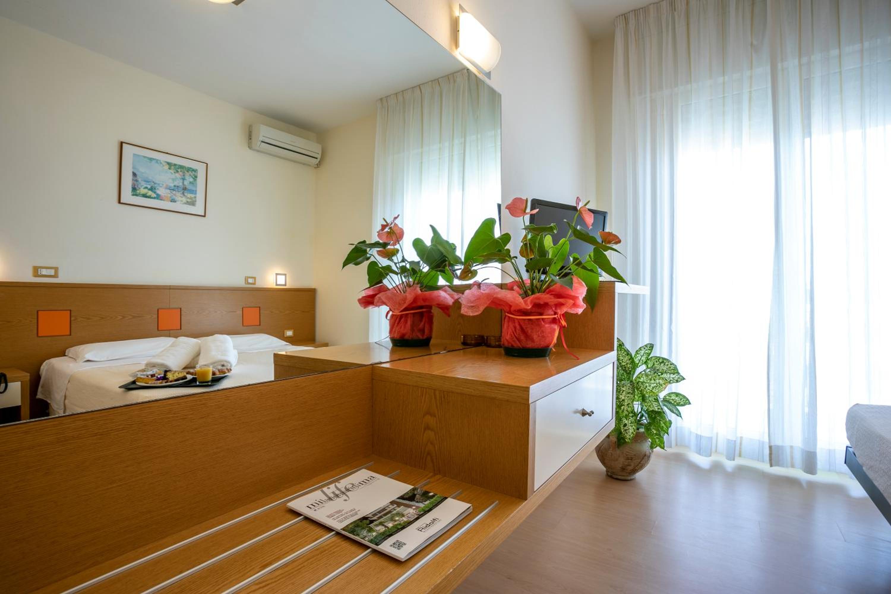Quadruple Room with Sea View - Photo 8