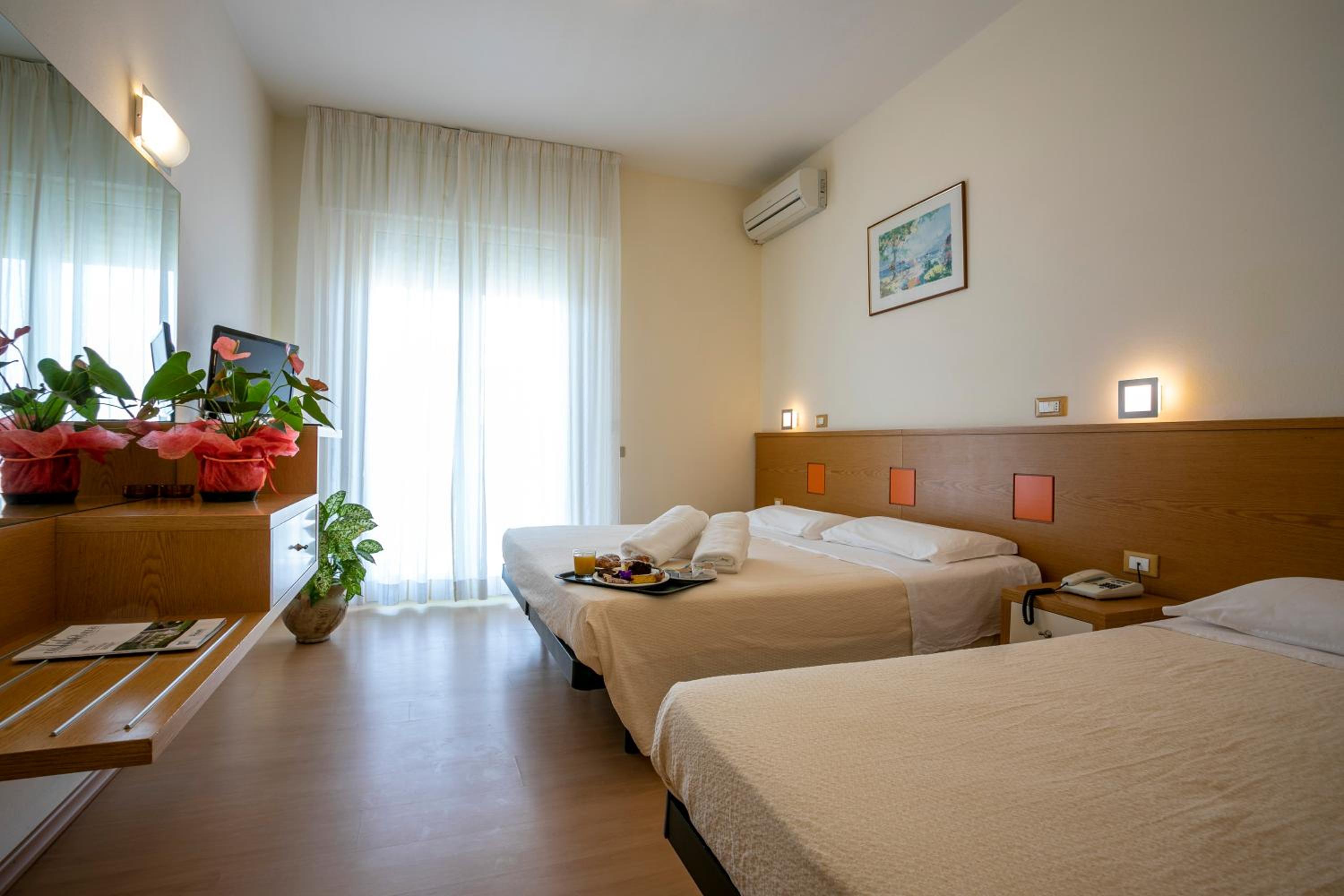 Triple Room with Sea View - Photo 11