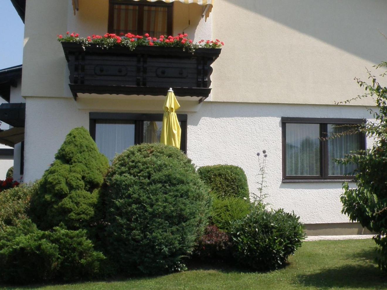 Apartment with Balcony photo 2