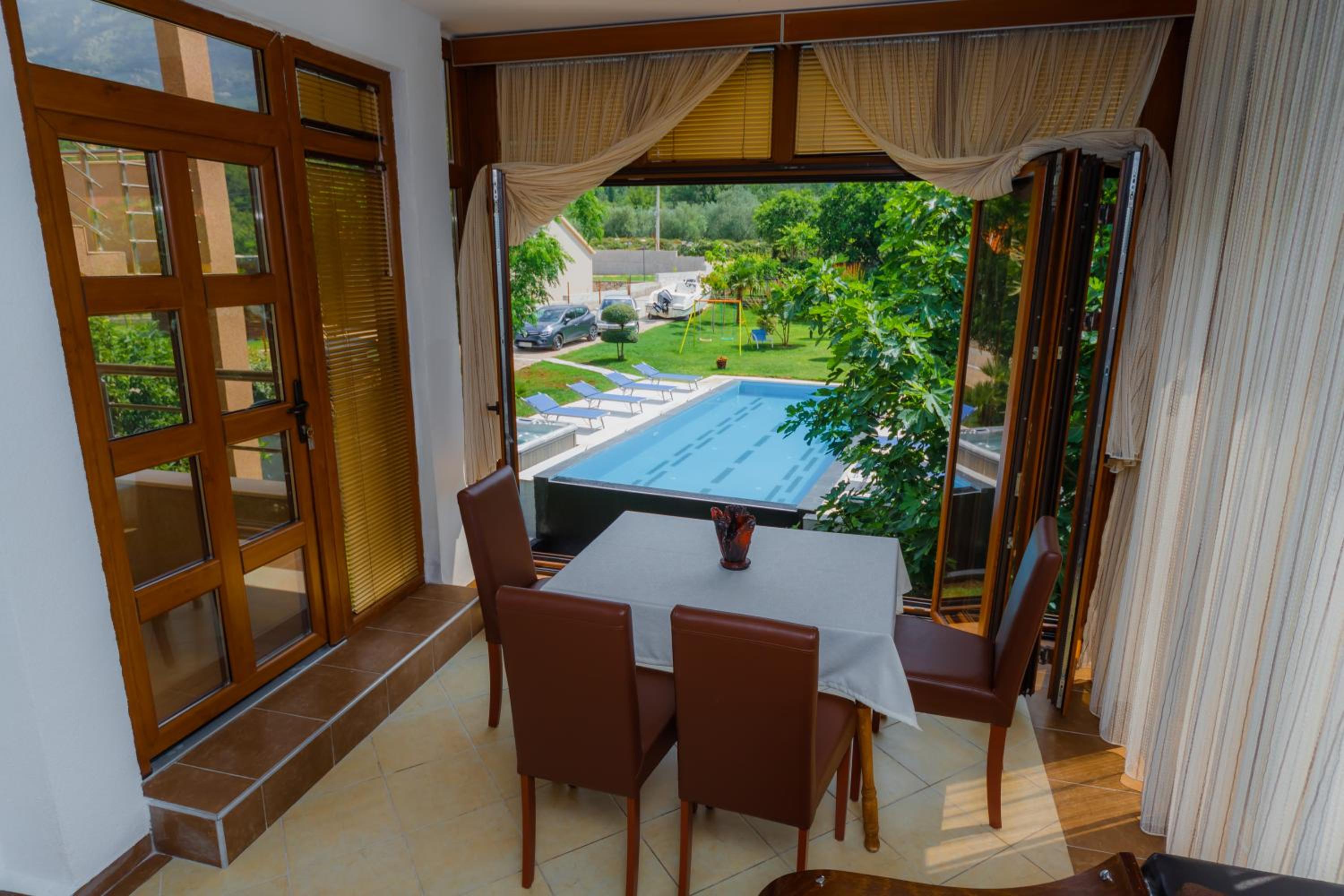 One-Bedroom Apartment with Mountain View - Photo 9