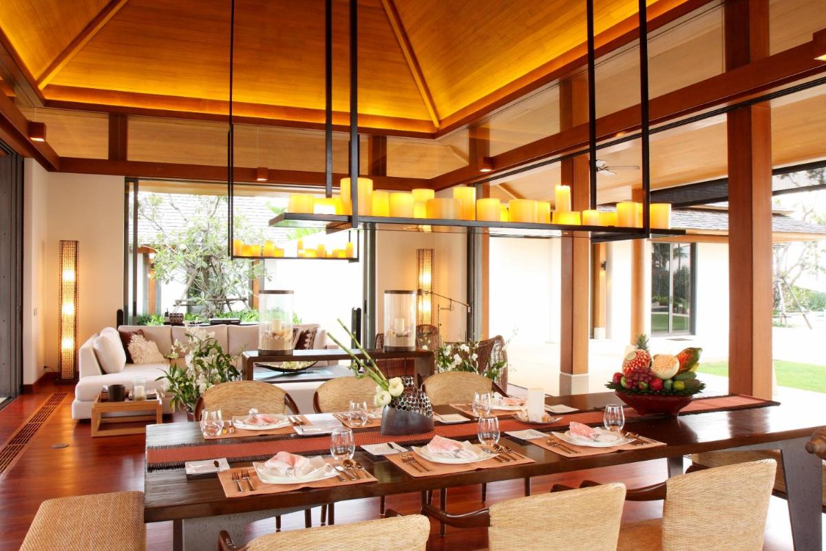 Six-Bedroom Villa  photo 1