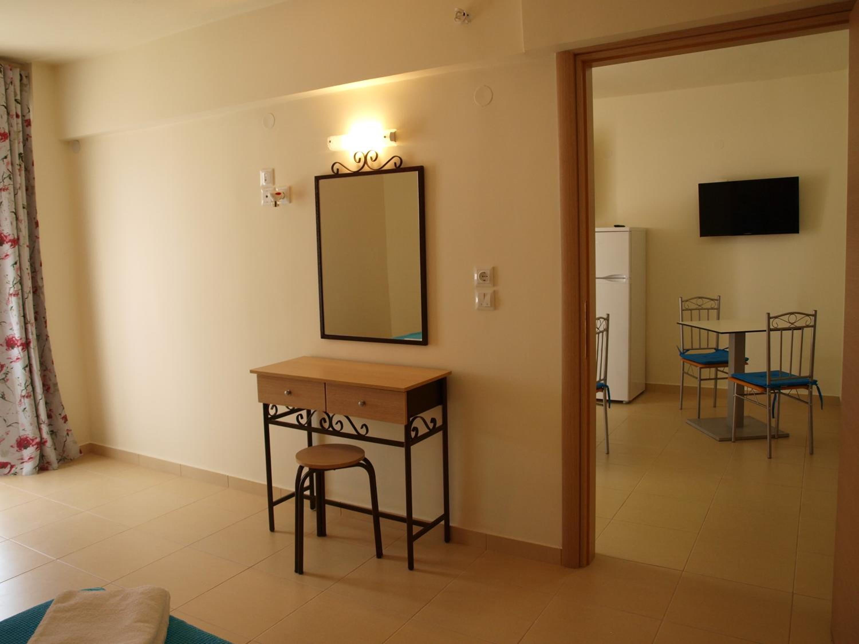 Two-Bedroom Apartment Garden Floor - Photo 3