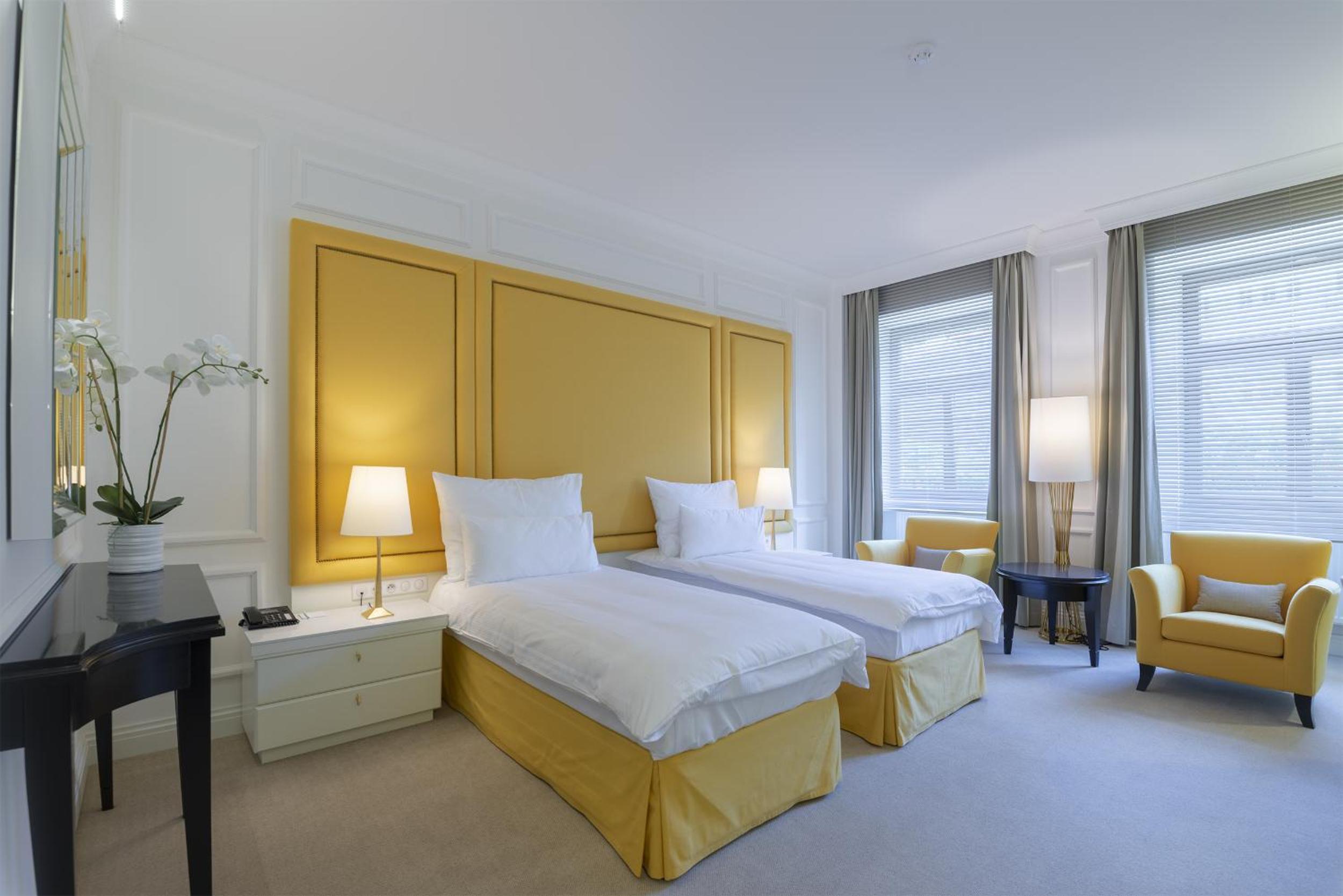 Double or Twin Room with City View photo 3