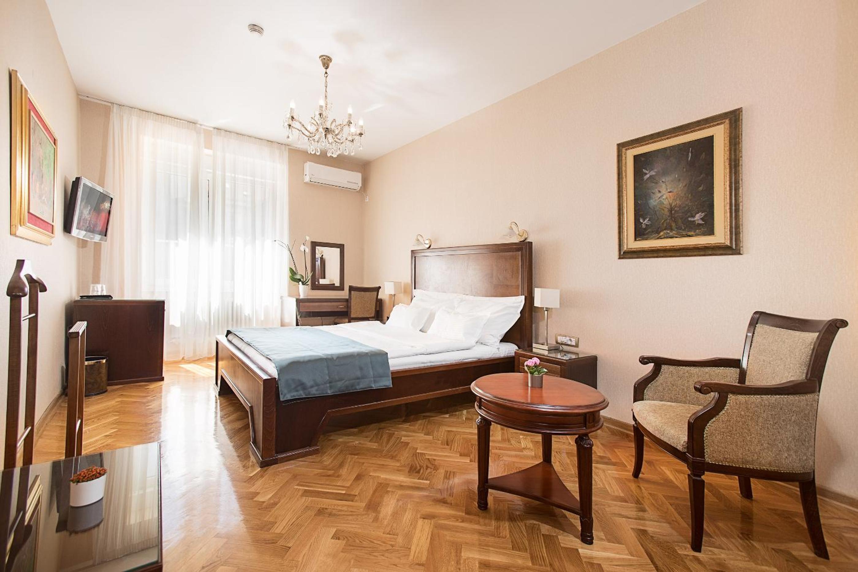 Double Room - Photo 1