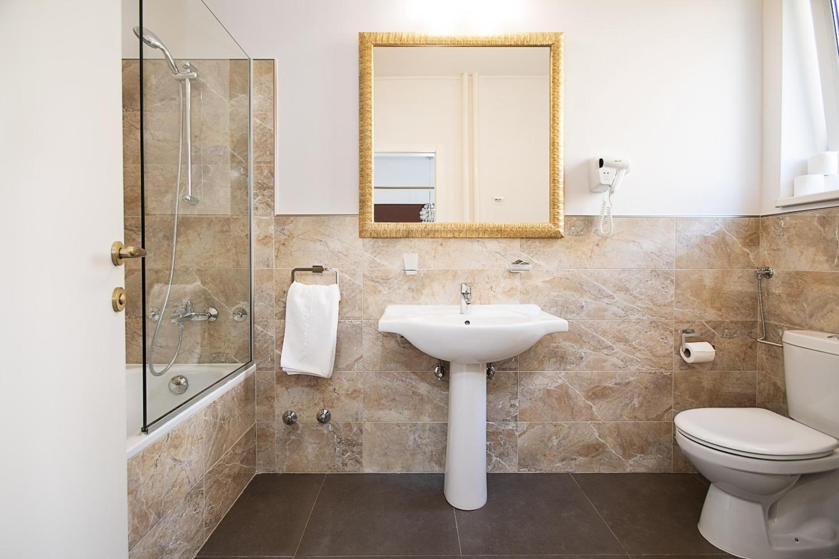 Deluxe Double or Twin Room - Photo 4