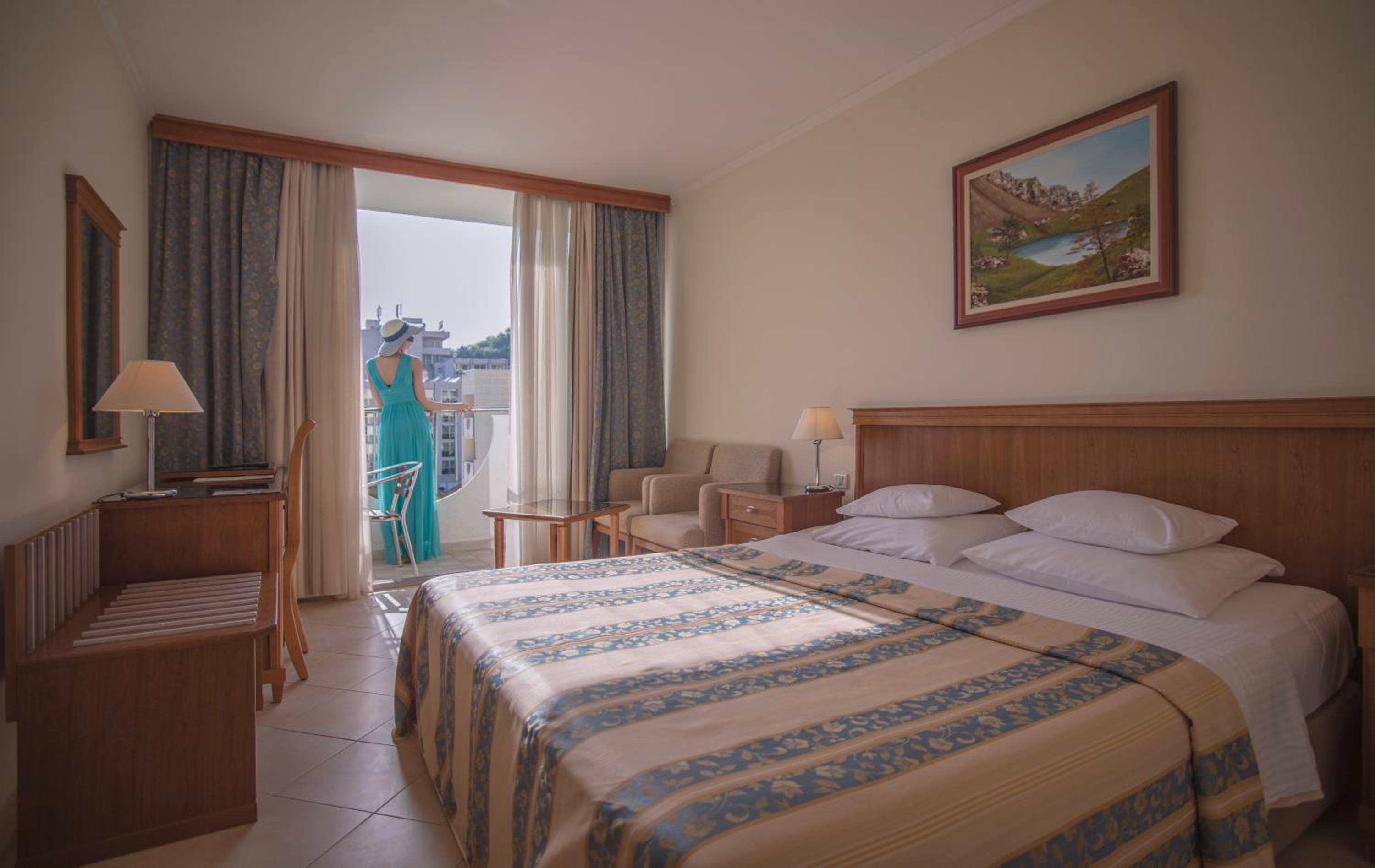 Double or Twin Room with Balcony - Photo 8