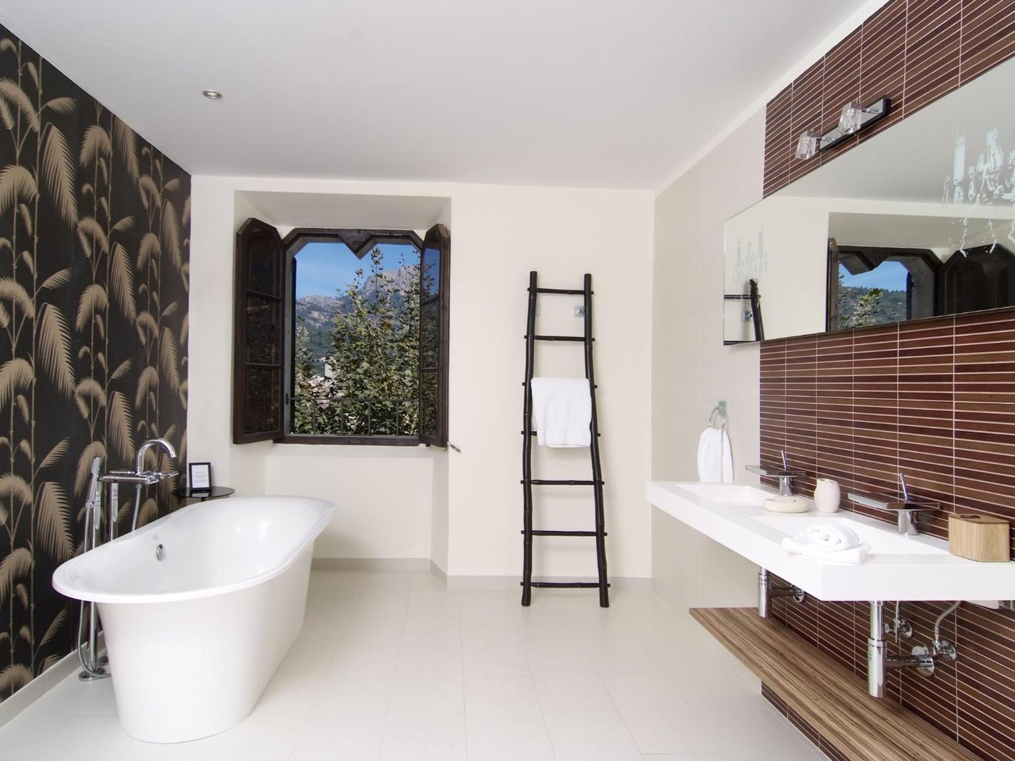 Luxury Suite - Photo 5