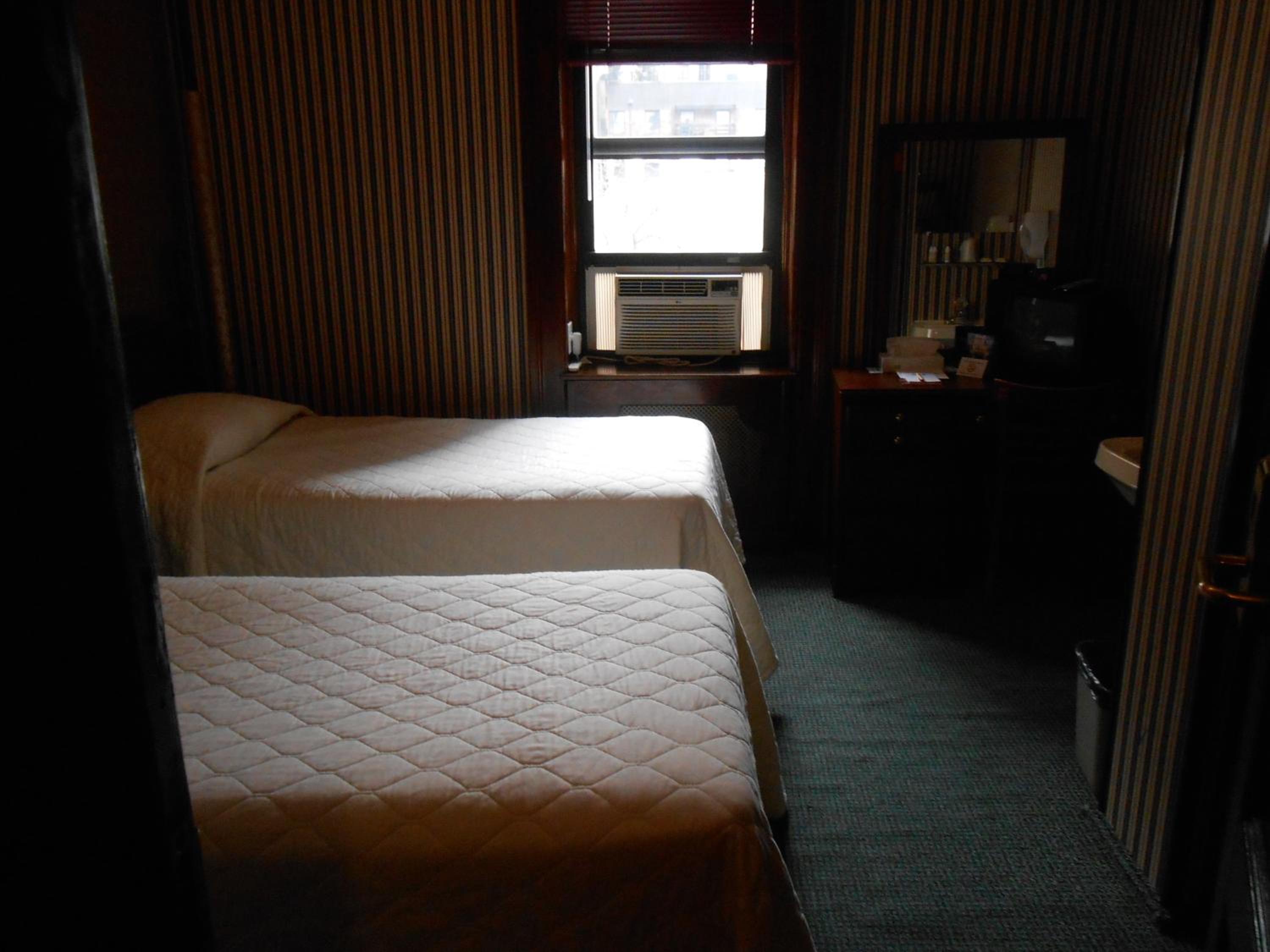 Twin Room with Shared Bathroom photo 2
