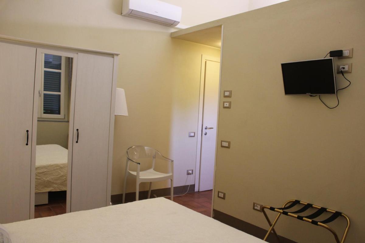 Double Room with Private Bathroom photo 3
