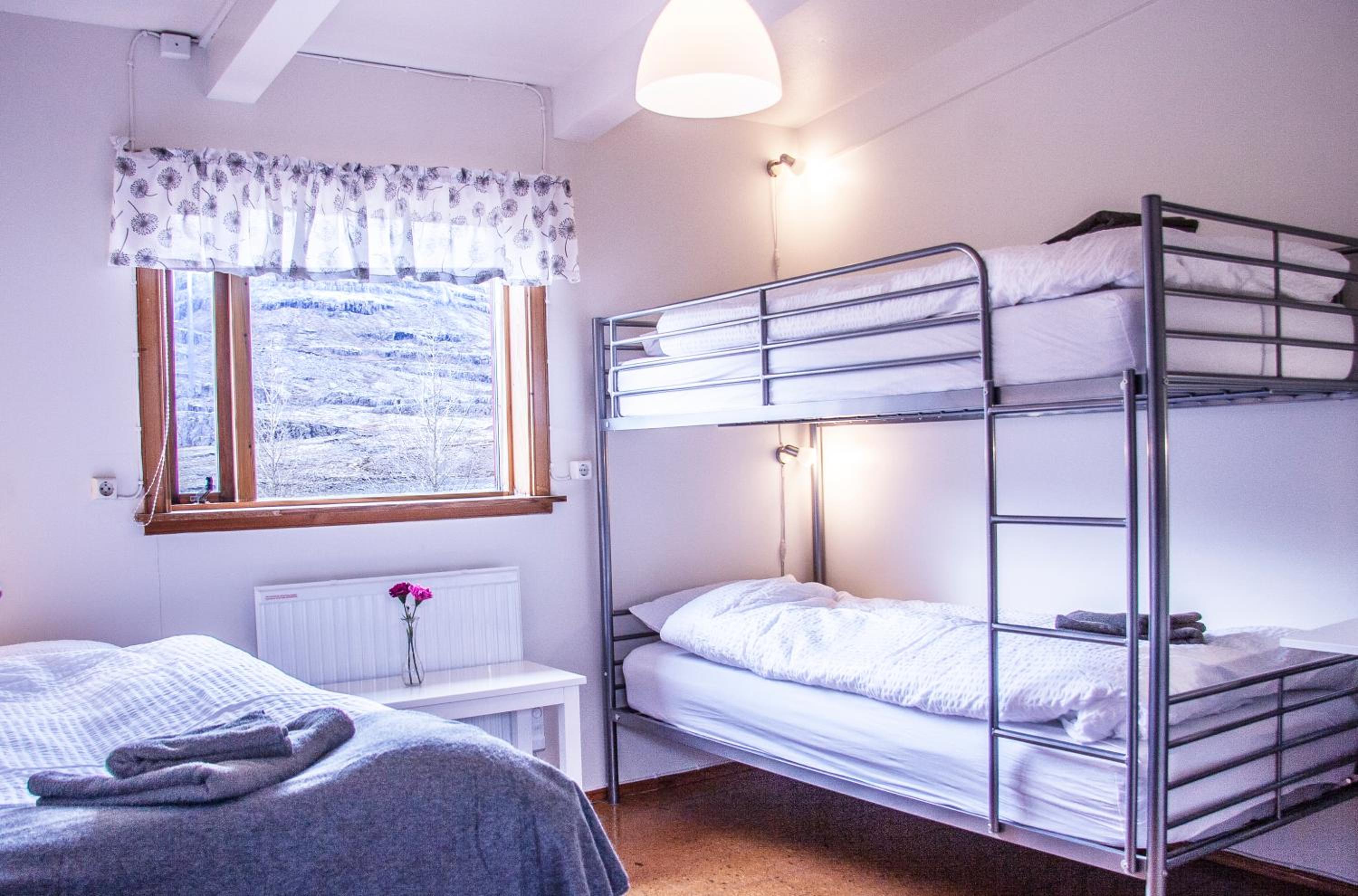 Basic Triple Room with Shared Bathroom photo 1
