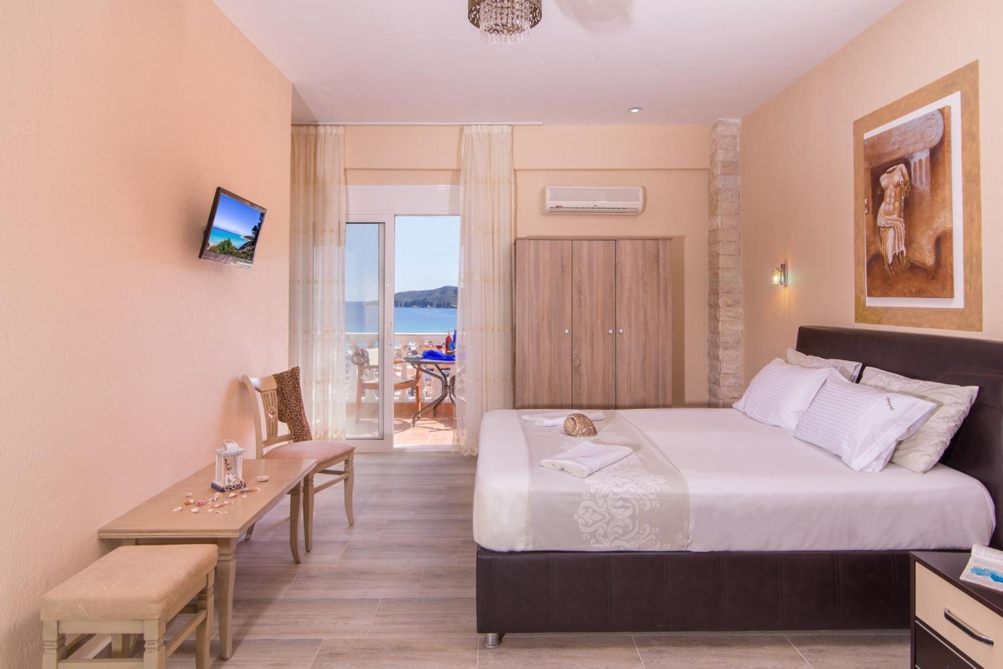 Superior Triple Room with Sea View photo 2