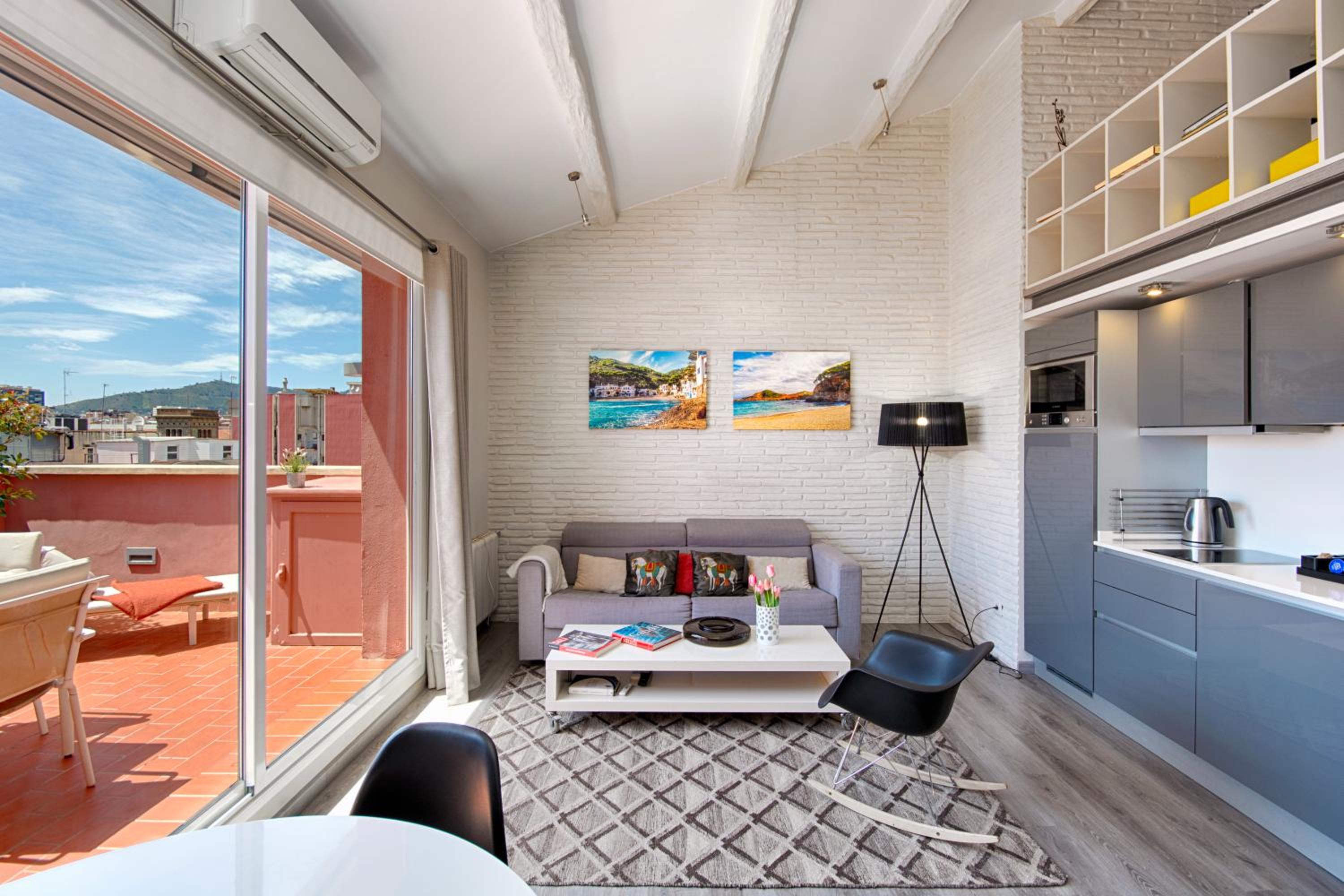 Three-Bedroom Apartment with Terrace photo 2