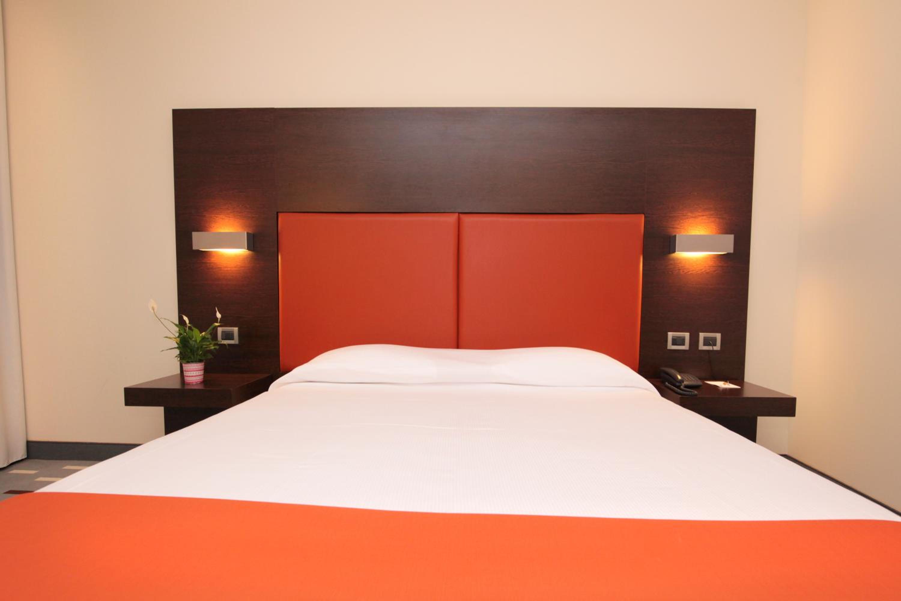 Standard Double Room - Photo 5
