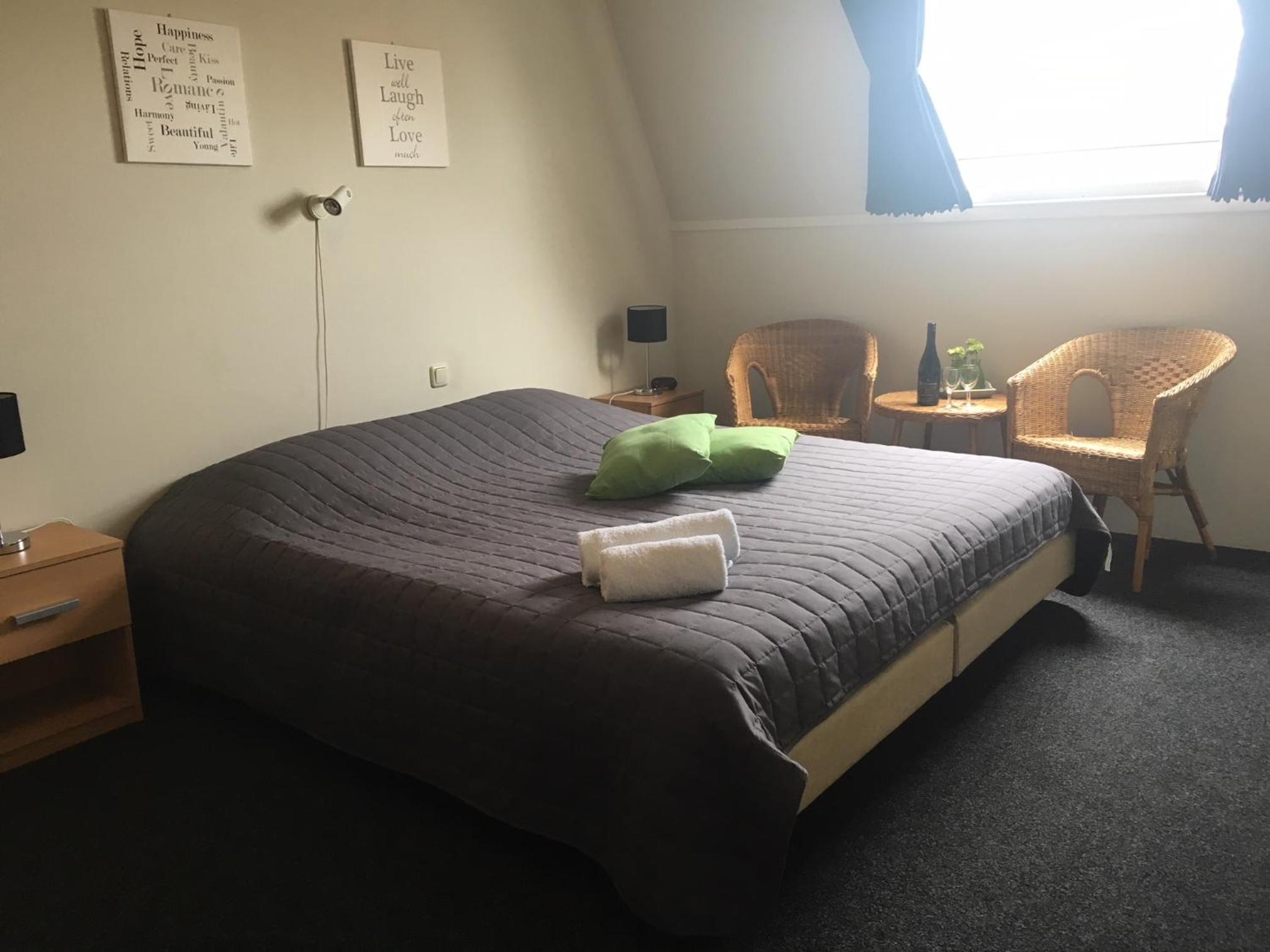 Double Room with Private Bathroom - Photo 2