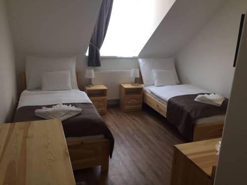 Standard Twin Room - Photo 2