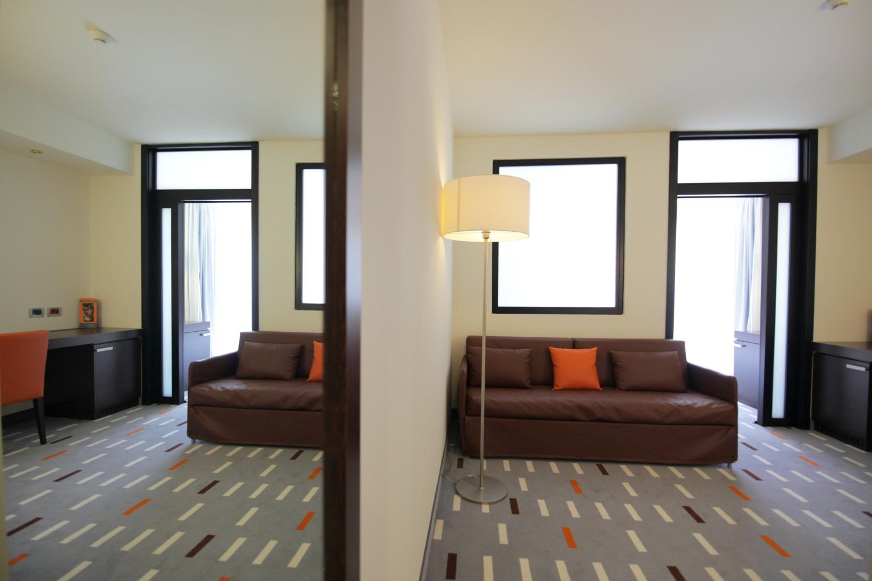 Suite - Photo 1