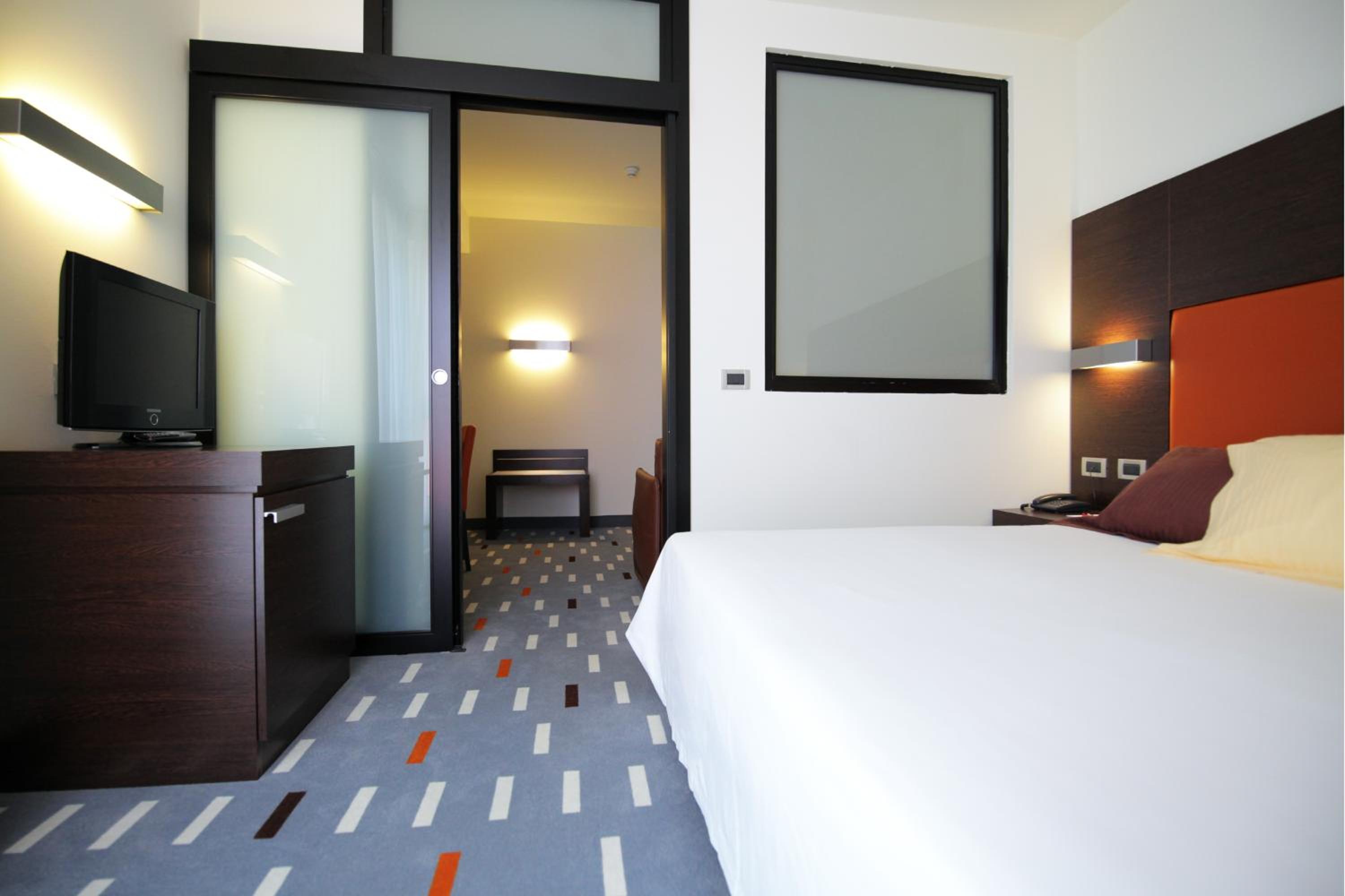 Suite - Photo 8
