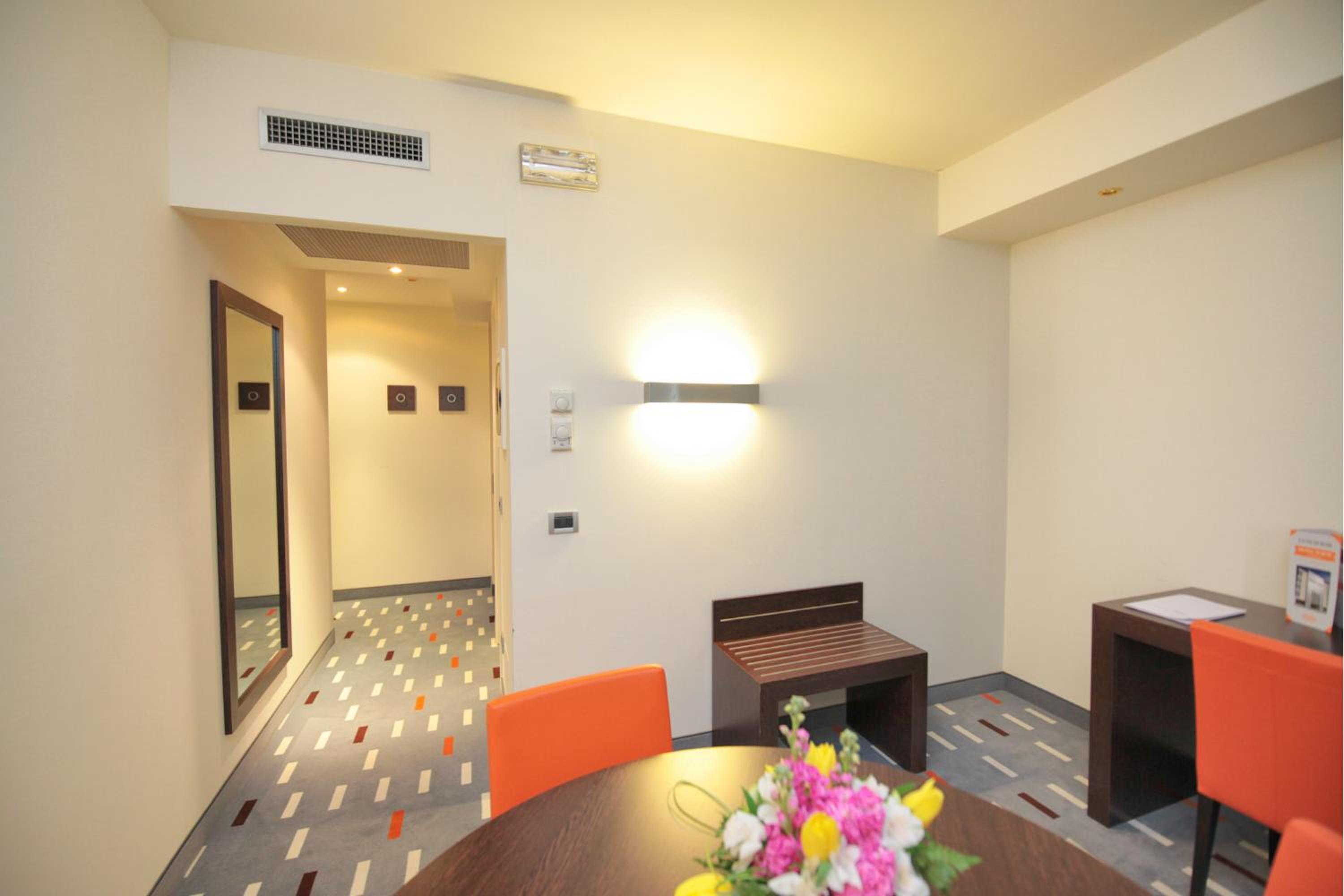 Suite - Photo 6