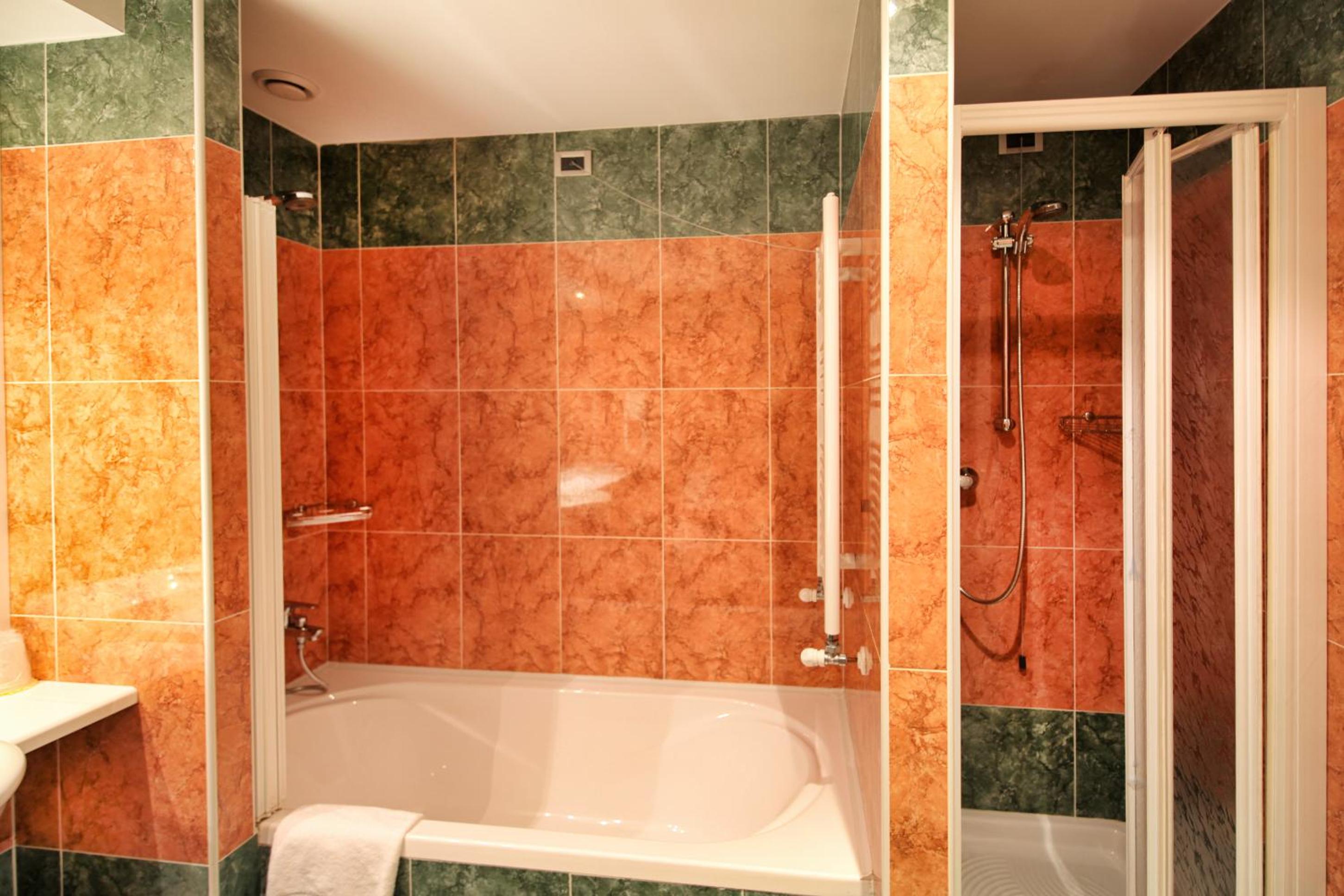 Suite - Photo 5