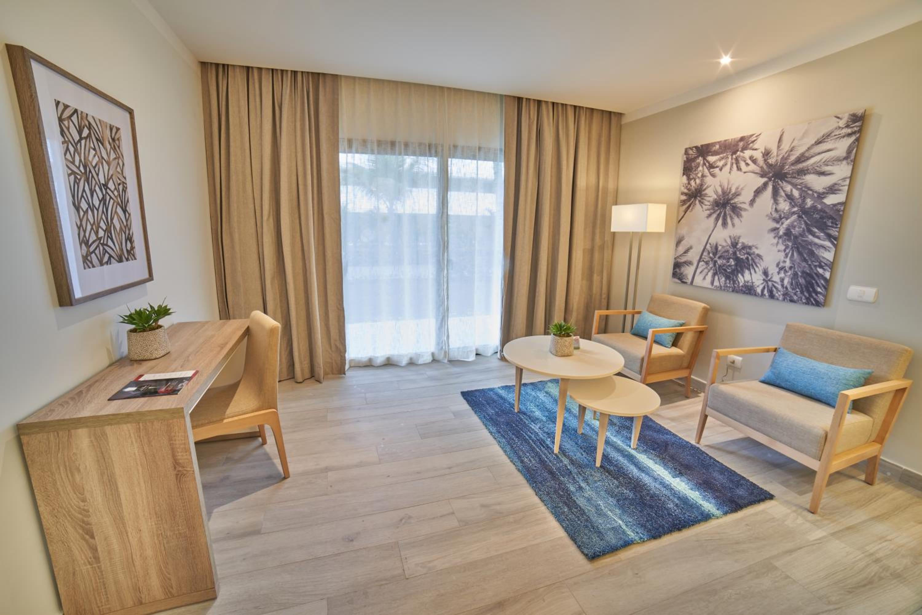 Junior Suite Deluxe Corner (3 Adults)