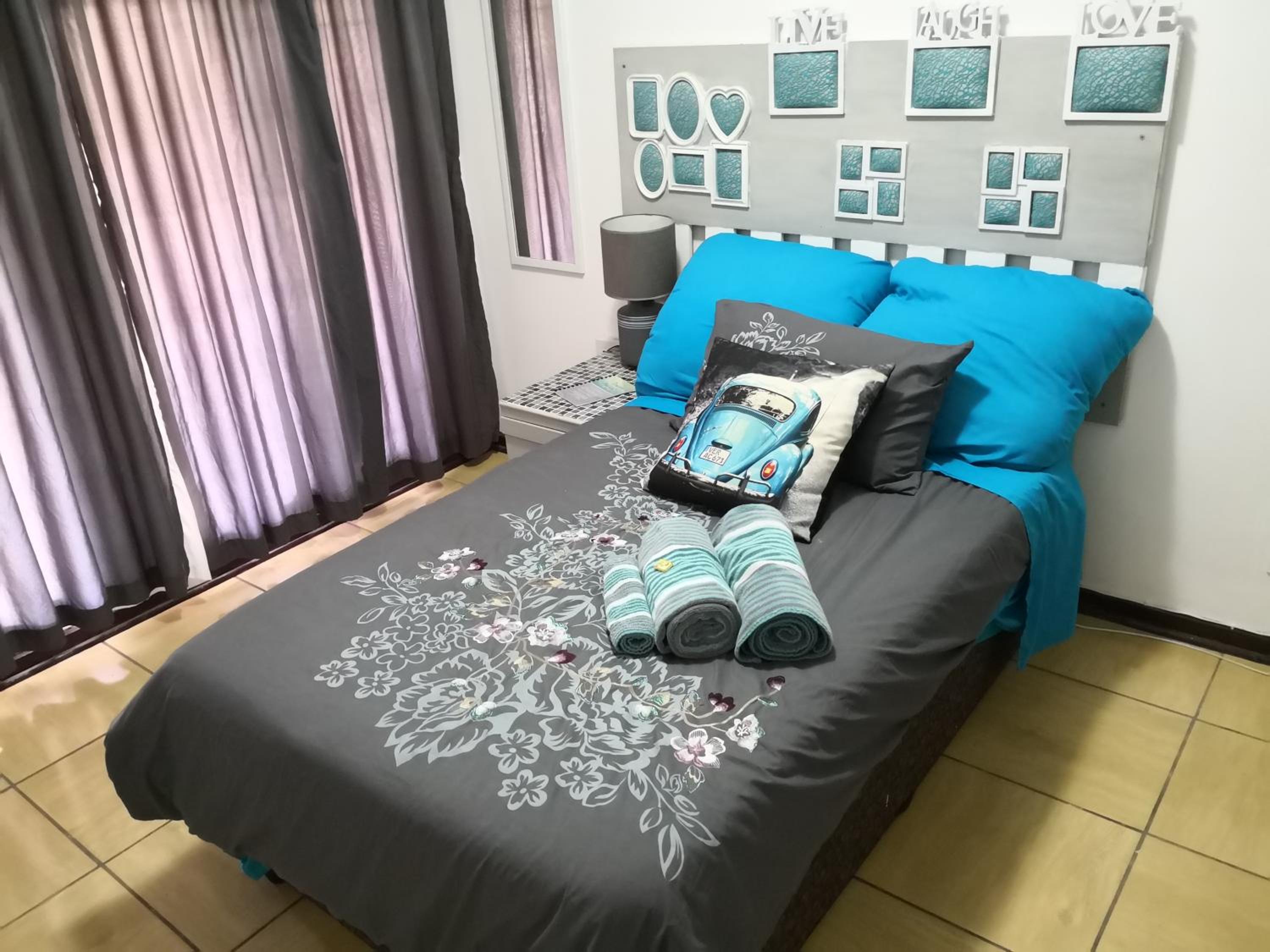Single Room with Shared Bathroom photo 1