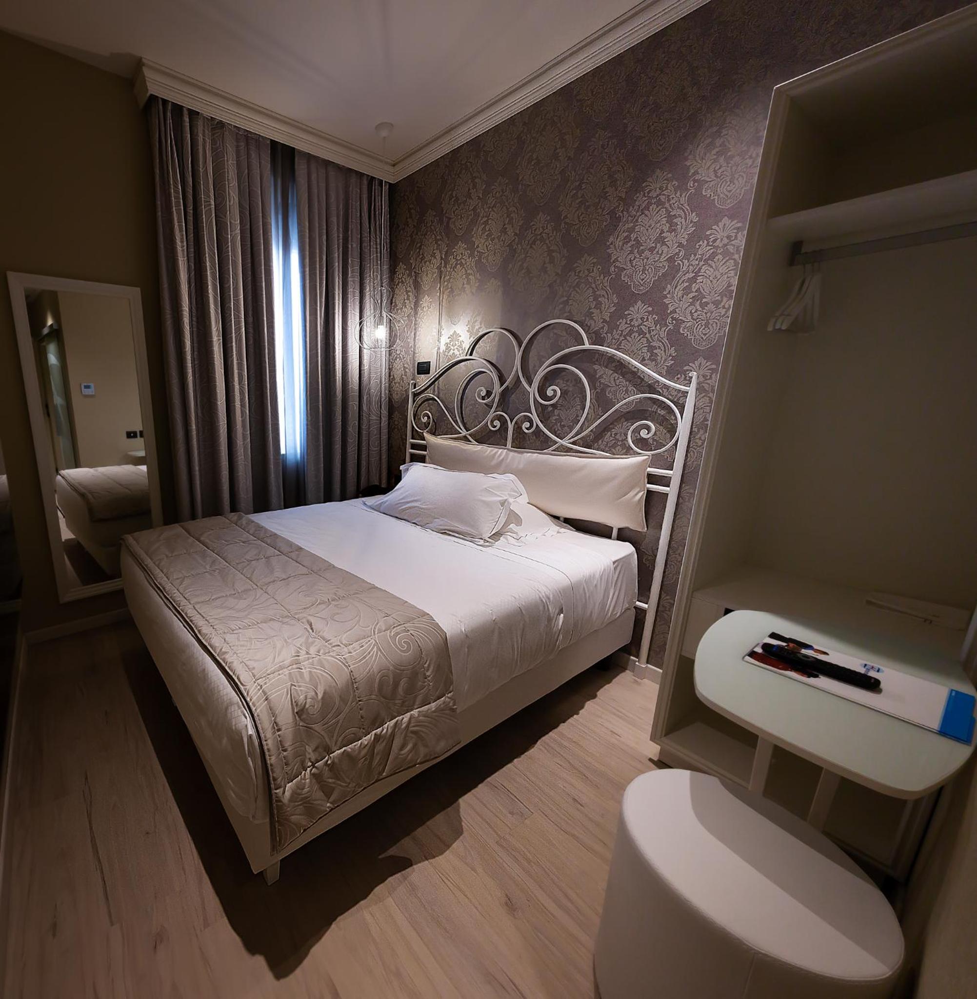 Economy Double Room photo 1