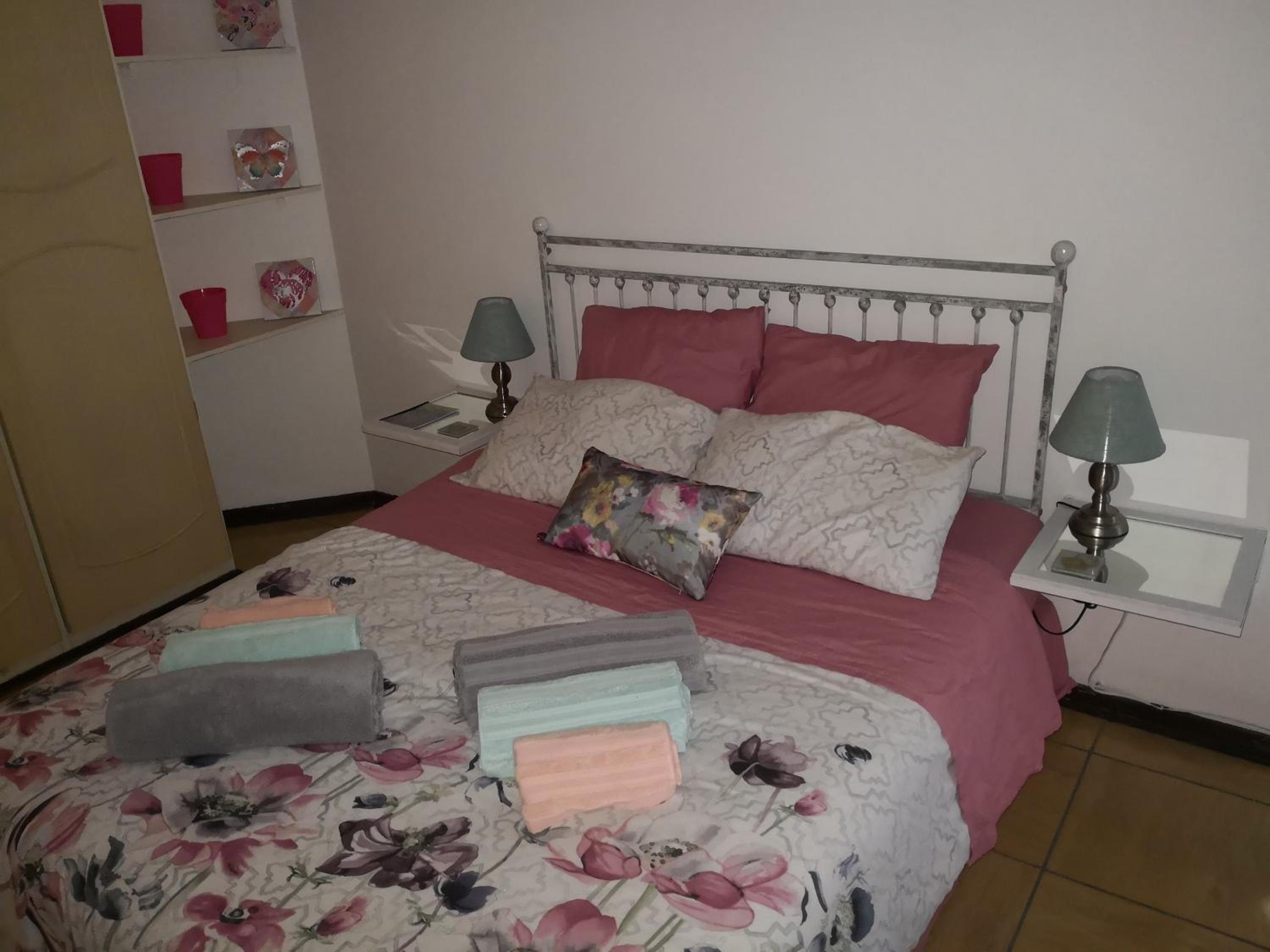 Double Room with Shared Bathroom photo 3