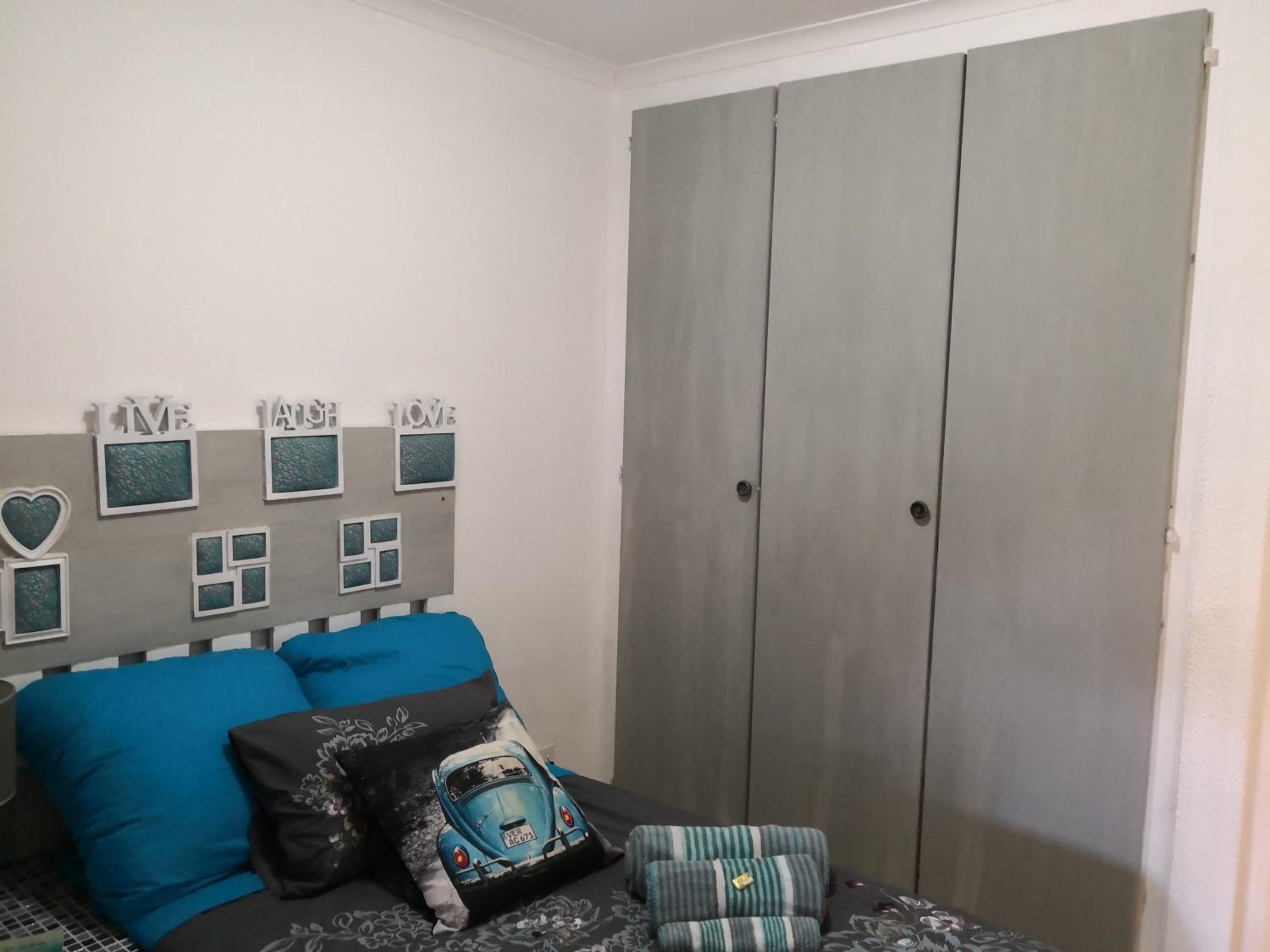 Single Room with Shared Bathroom photo 3