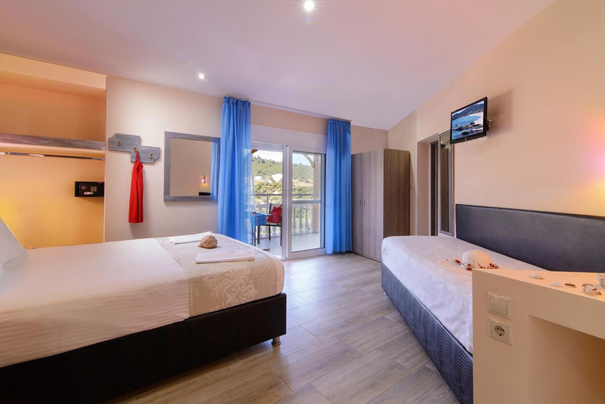 Superior Triple Room with Lateral Sea View